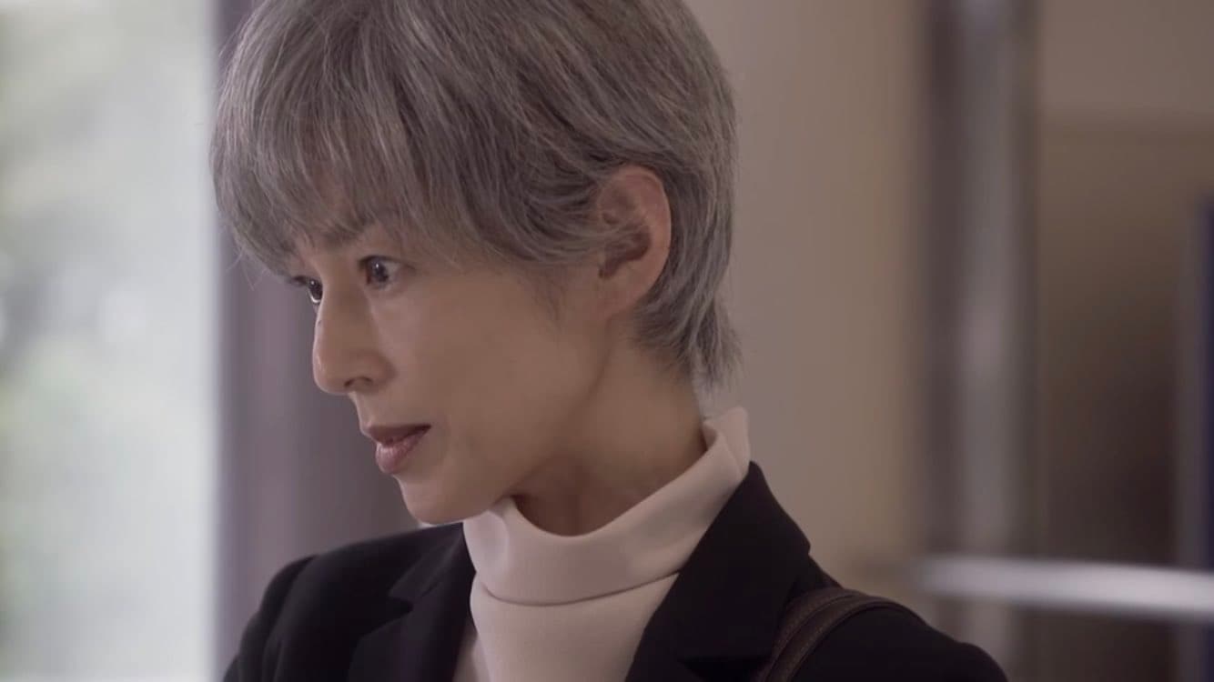 鈴木保奈美在《35歲的少女》中,因愛女車禍逐漸沒了笑容,眼神更讓人不寒而慄。(翻攝自日本電視台畫面)