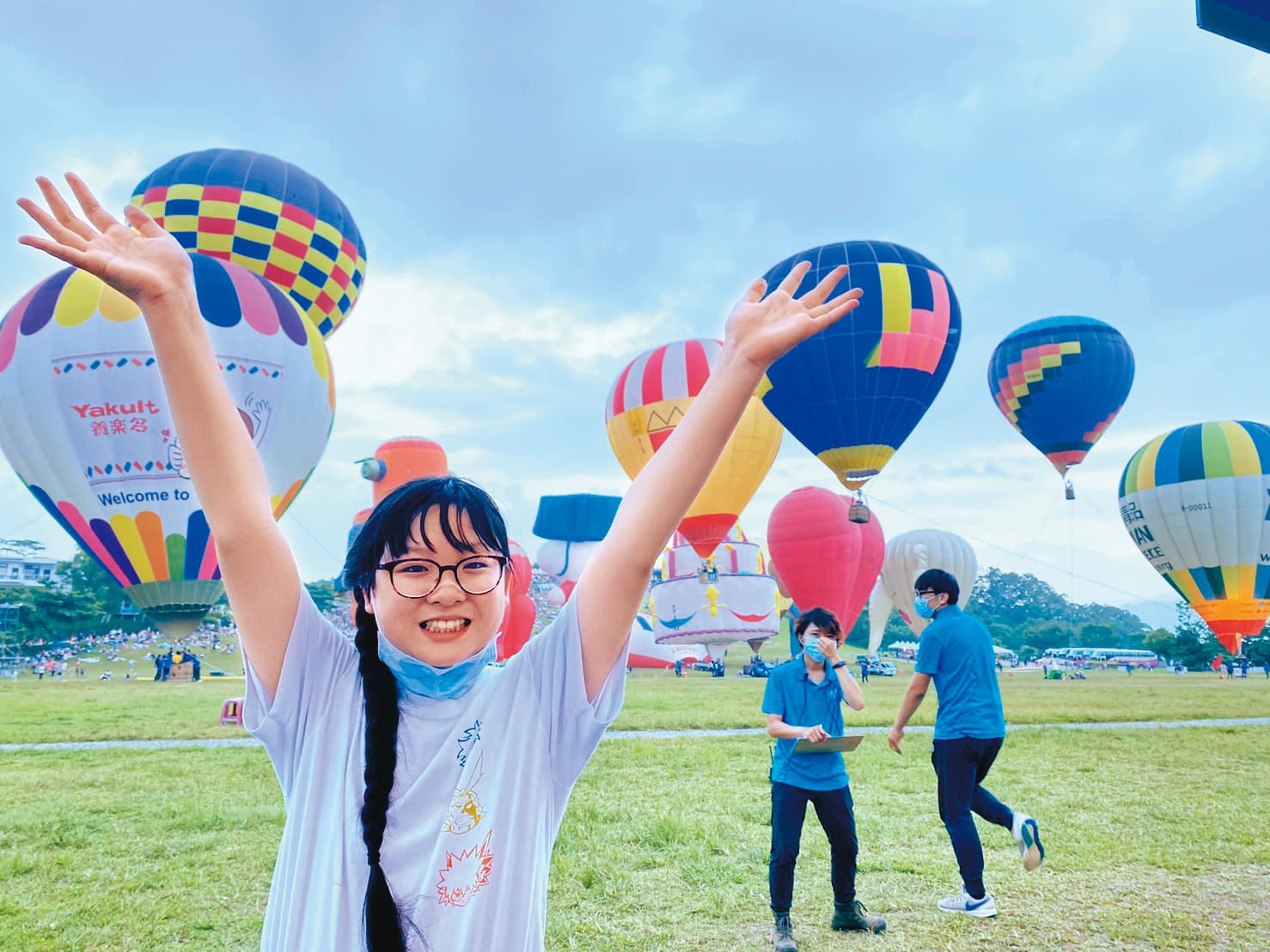 ↓妞妞是知名的小學生YouTuber,由父母在背後發想題材、剪輯,時常在網路分享吃喝玩樂的趣事。(妞爸提供)