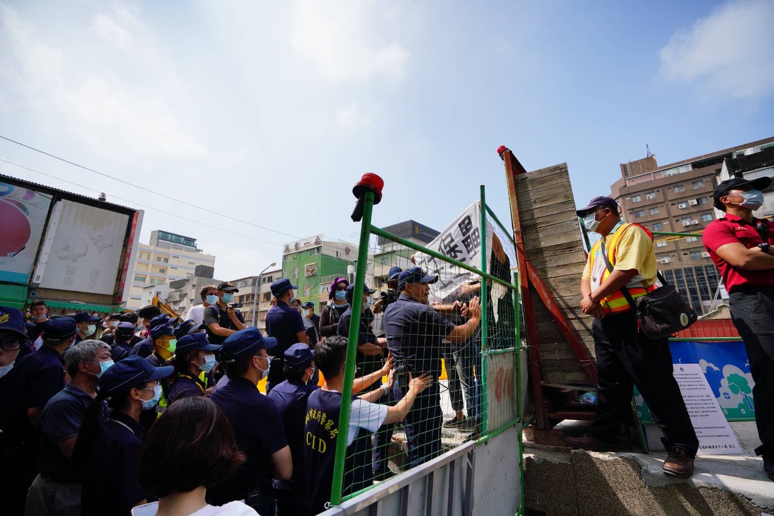 南鐵拆遷引起許多民眾的抗爭。(本刊資料照)