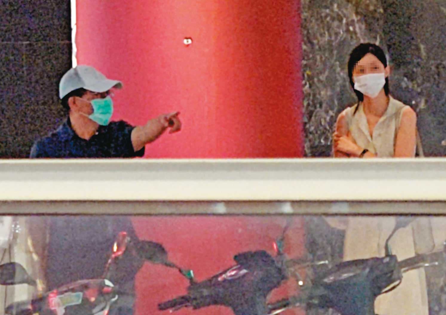 高志鵬休假最後一夜與家人到逸仙樓聚餐，但與女友在戶外都全程戴口罩，更一路維持社交距離。