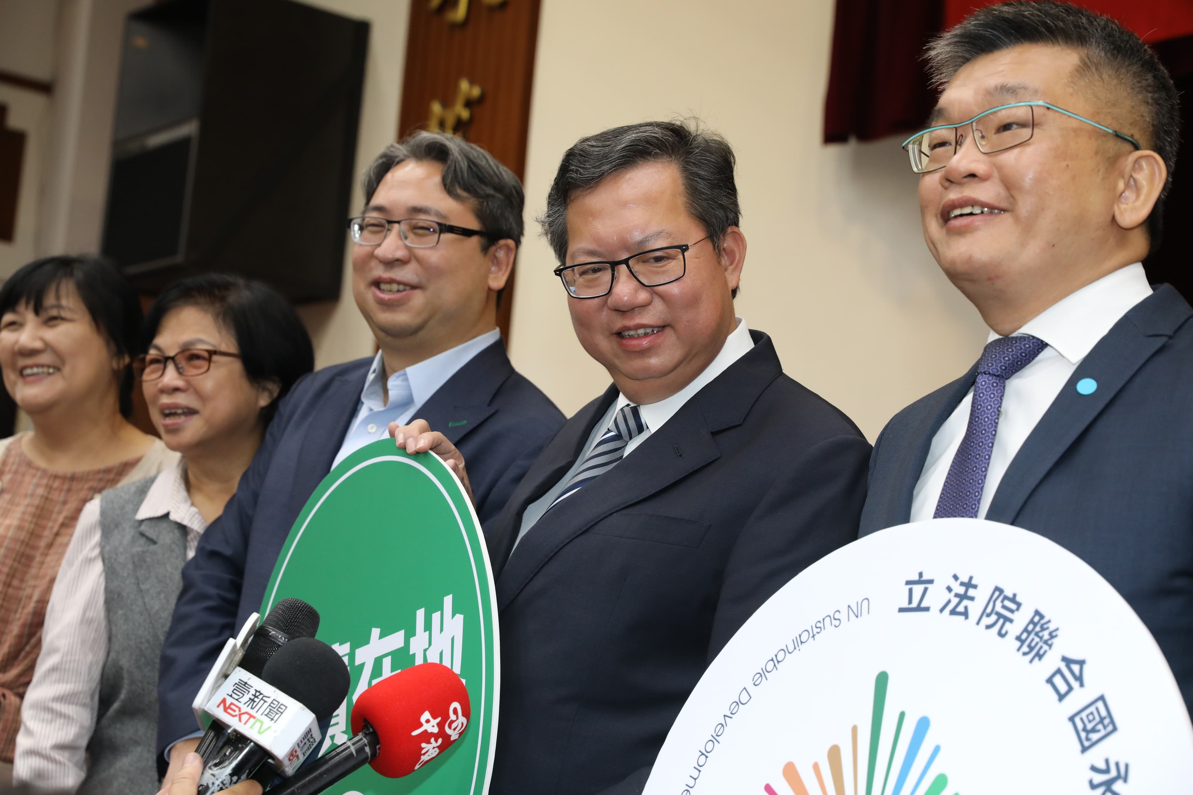 桃園市長鄭文燦任期將屆滿，近期全台趴趴走，動向引人注目。