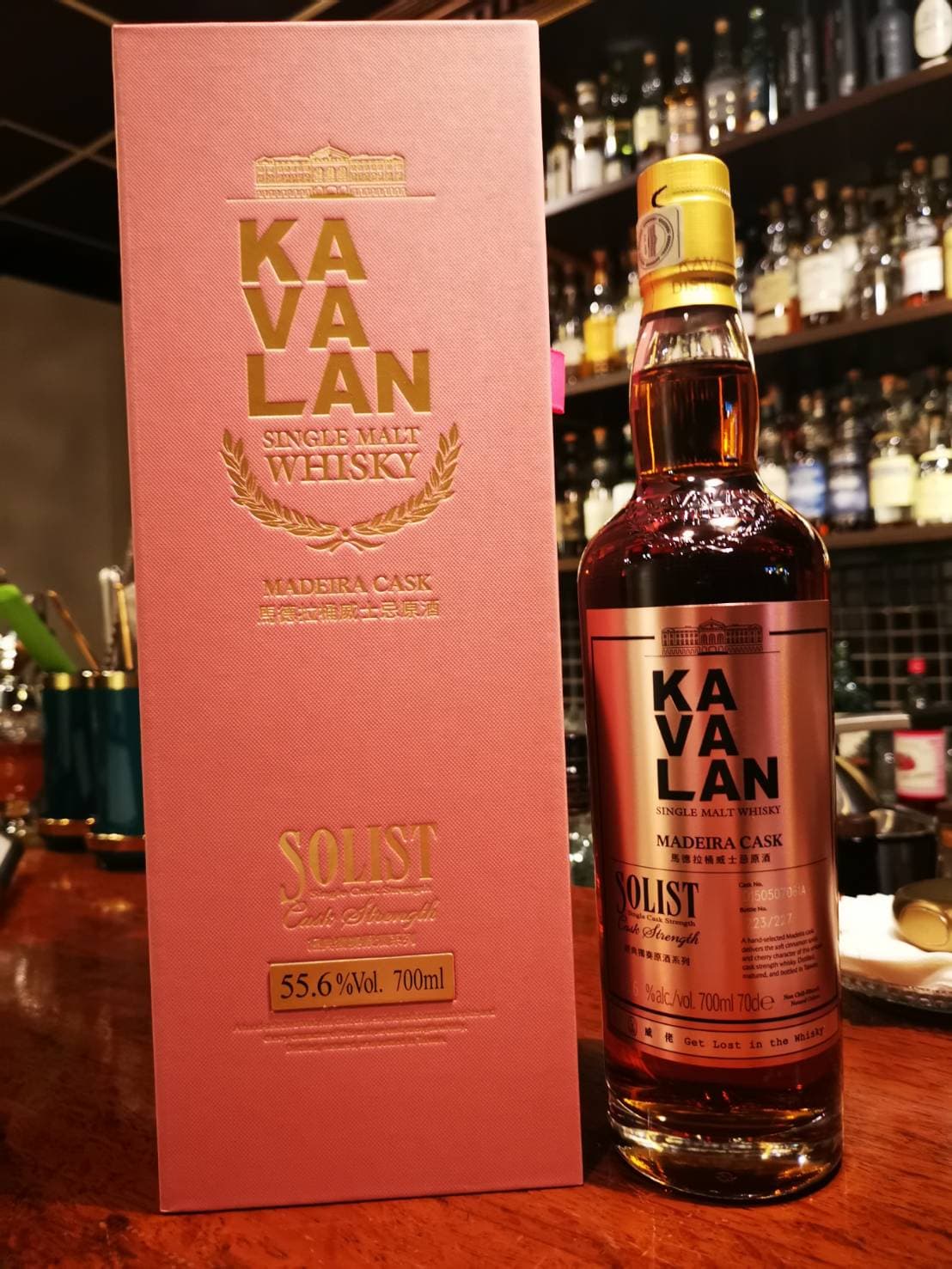 滿千就有可能抽到女威喬一喬2020社團包桶Kavalan玫瑰金馬德拉桶，（馬可波羅窖藏實驗室提供）