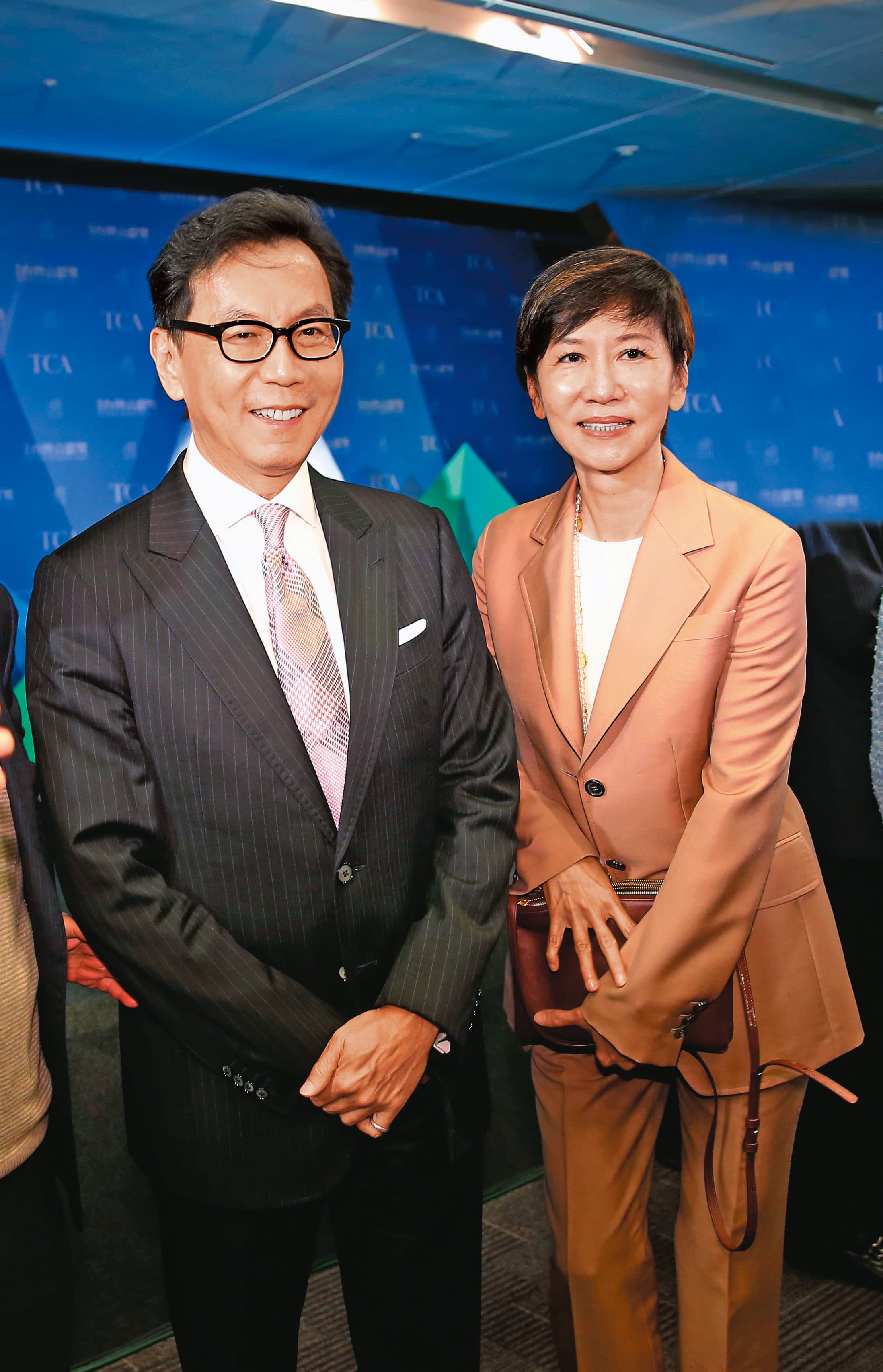 蔡明忠、陳藹玲夫婦育有2子2女,蔡承穎是2人長女。