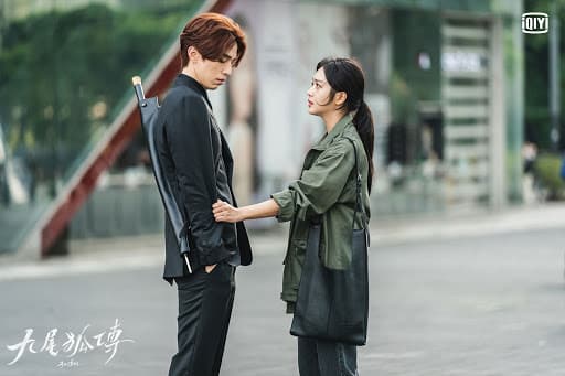 李棟旭(左)新劇《九尾狐傳》與趙寶兒合作,收視成績不俗。(愛奇藝海外站提供)