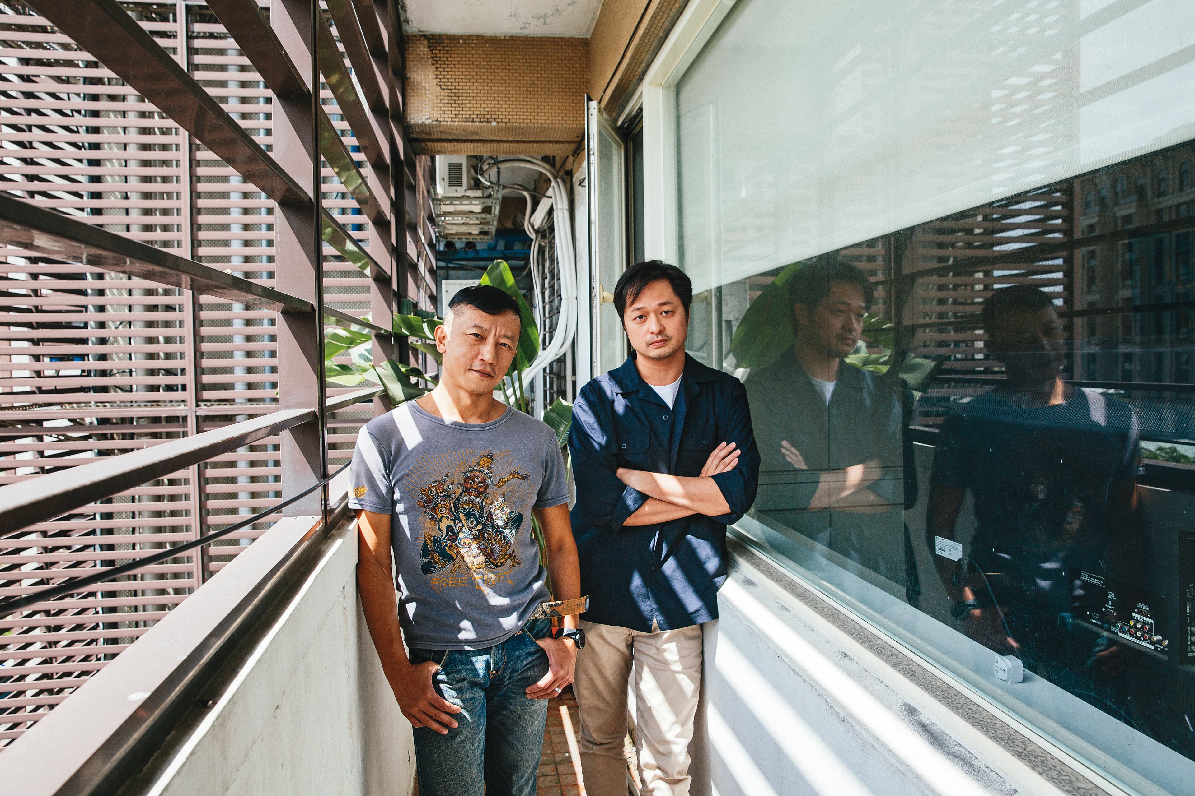 楊雅喆(左)首度擔任電影監製,從發想、編劇到拍片過程中提供鄭有傑(右)各種建議。
