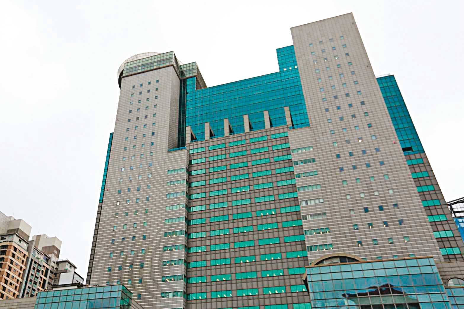 新北市長侯友宜、副市長、祕書長等高層的辦公室,都位於新北市政府大樓的18樓。