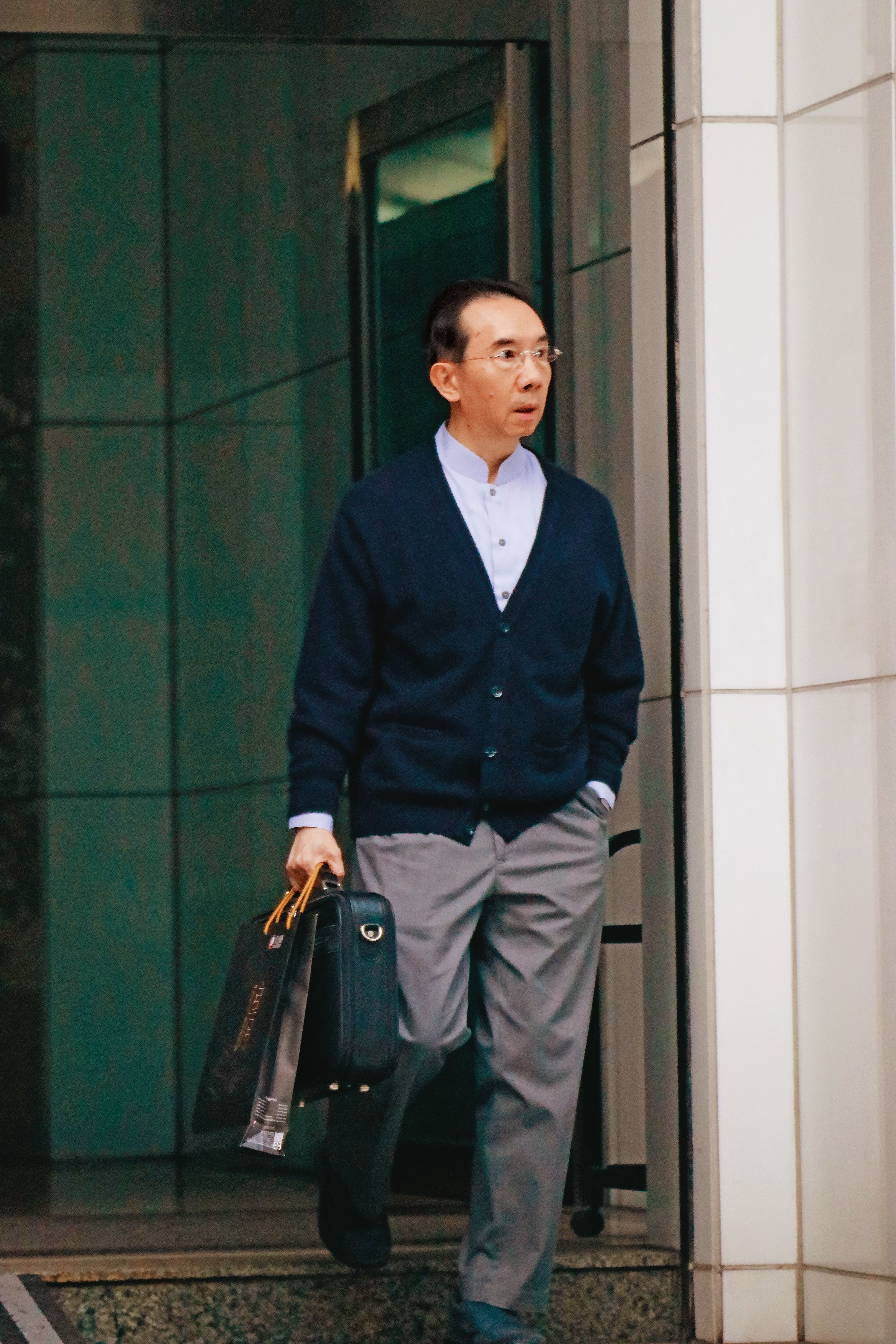 張榮發三子張國政發動奪權戰,經歷亮槍及黑道恐嚇風波後,仍宣告落敗。