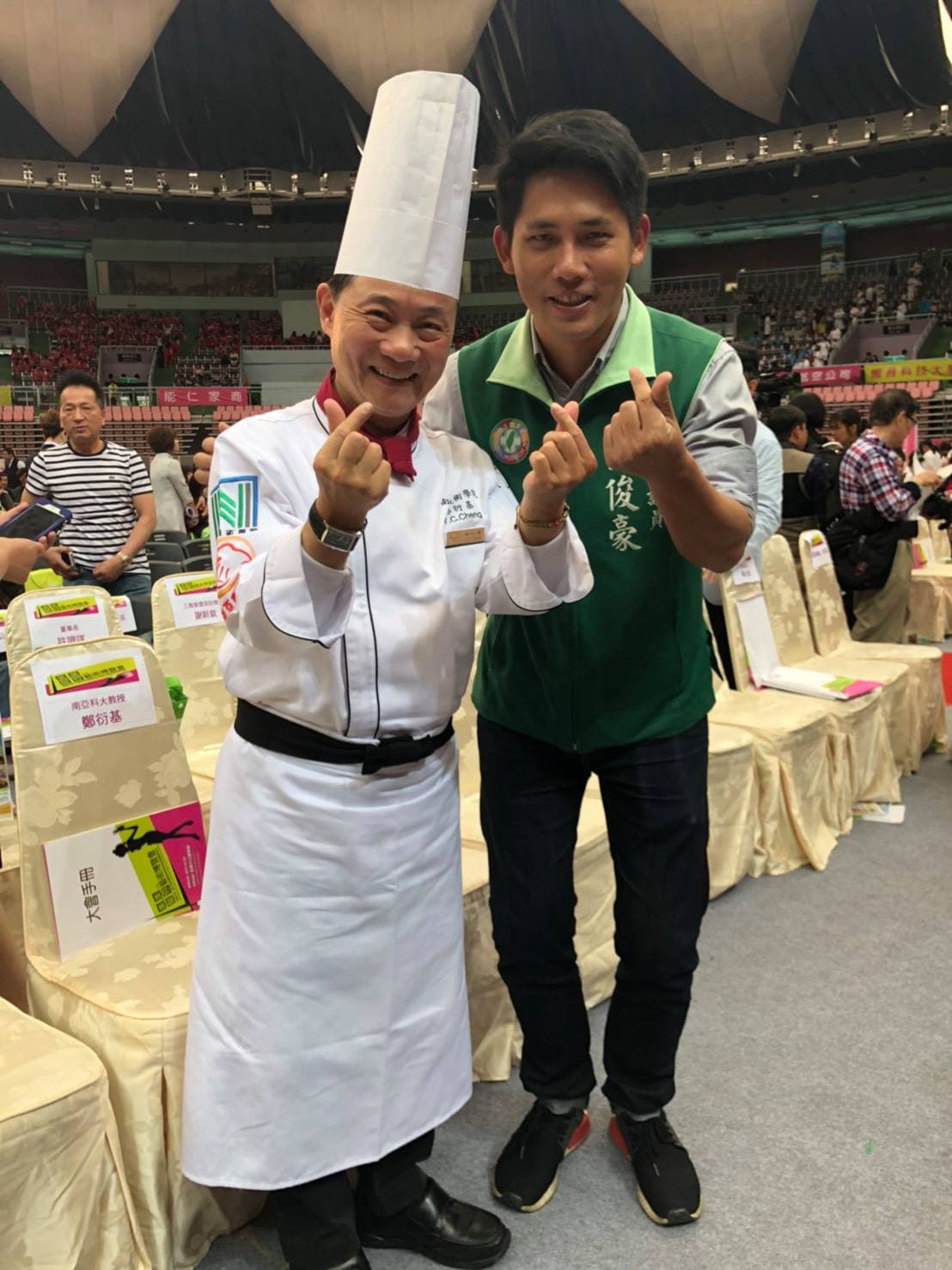 彭俊豪(右)私下也很崇拜阿基師(左),兩人曾一起拍下合照。(翻攝自彭俊豪臉書)