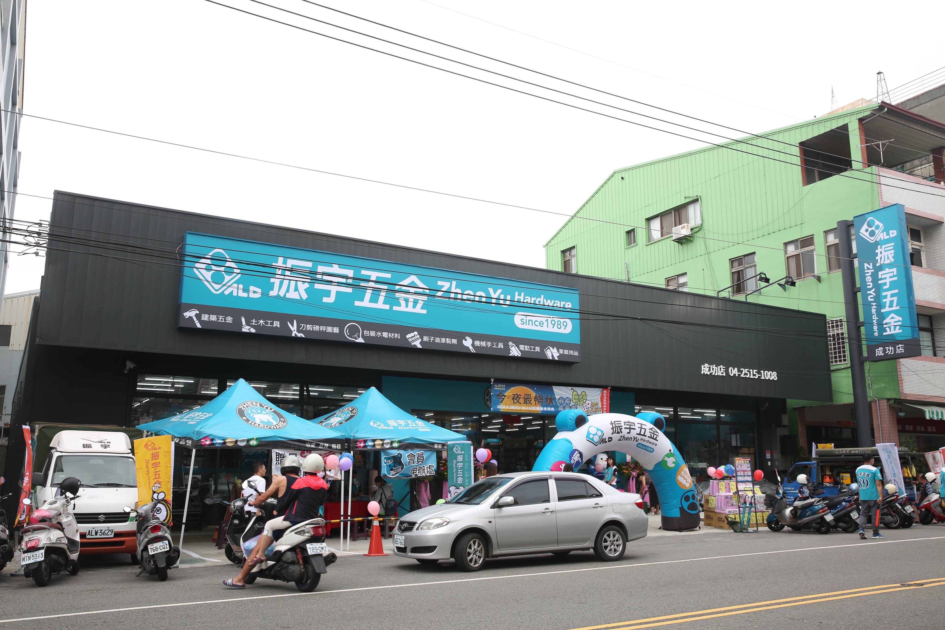 振宇五金店面至少150坪起跳,會參考當地人車流,鎖定發展中的鄉鎮作為優先拓點考量。