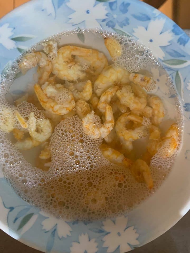 蝦米泡水備用。