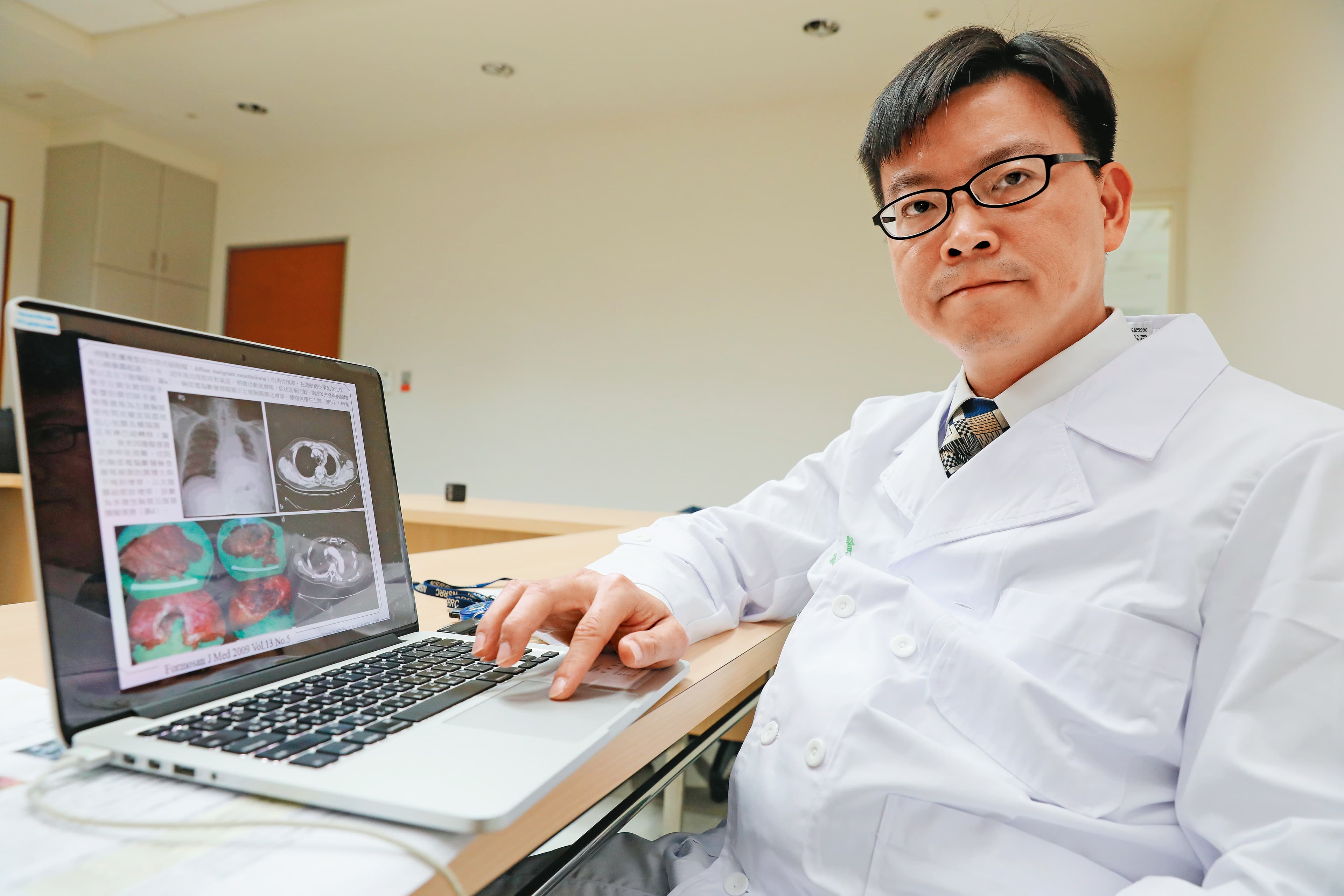 國家衛生研究院國家環境醫學研究所主治醫師李俊賢研究石綿多年,他接觸的患者,多數並不知道自己罹病和石綿有關。