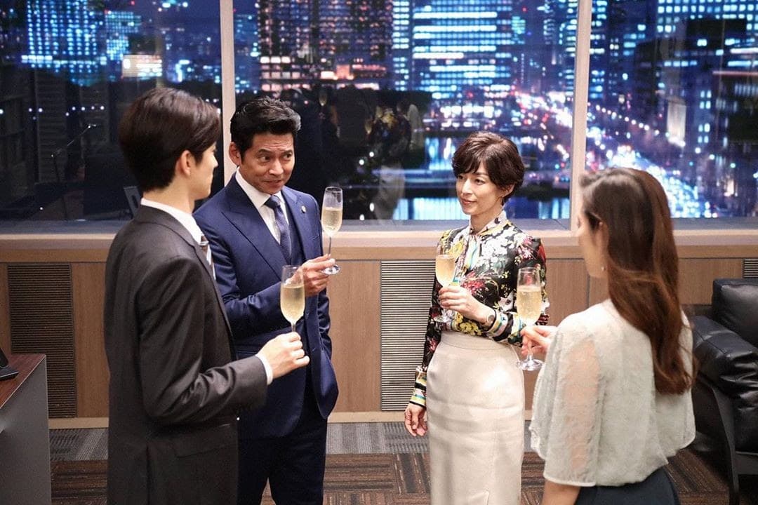 鈴木保奈美和織田裕二在《SUITS無照律師》續前緣,令《東京愛情故事》劇迷相當興奮。(翻攝自drama_suits IG)