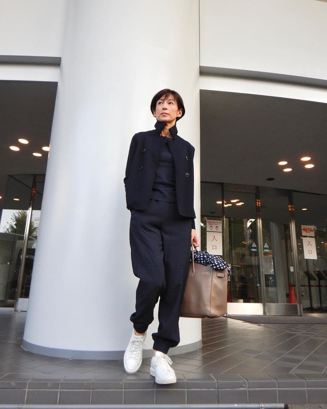 鈴木保奈美分享最近工作時的休閒穿搭,單品細節引來粉絲討論。(翻攝自鈴木保奈美IG)