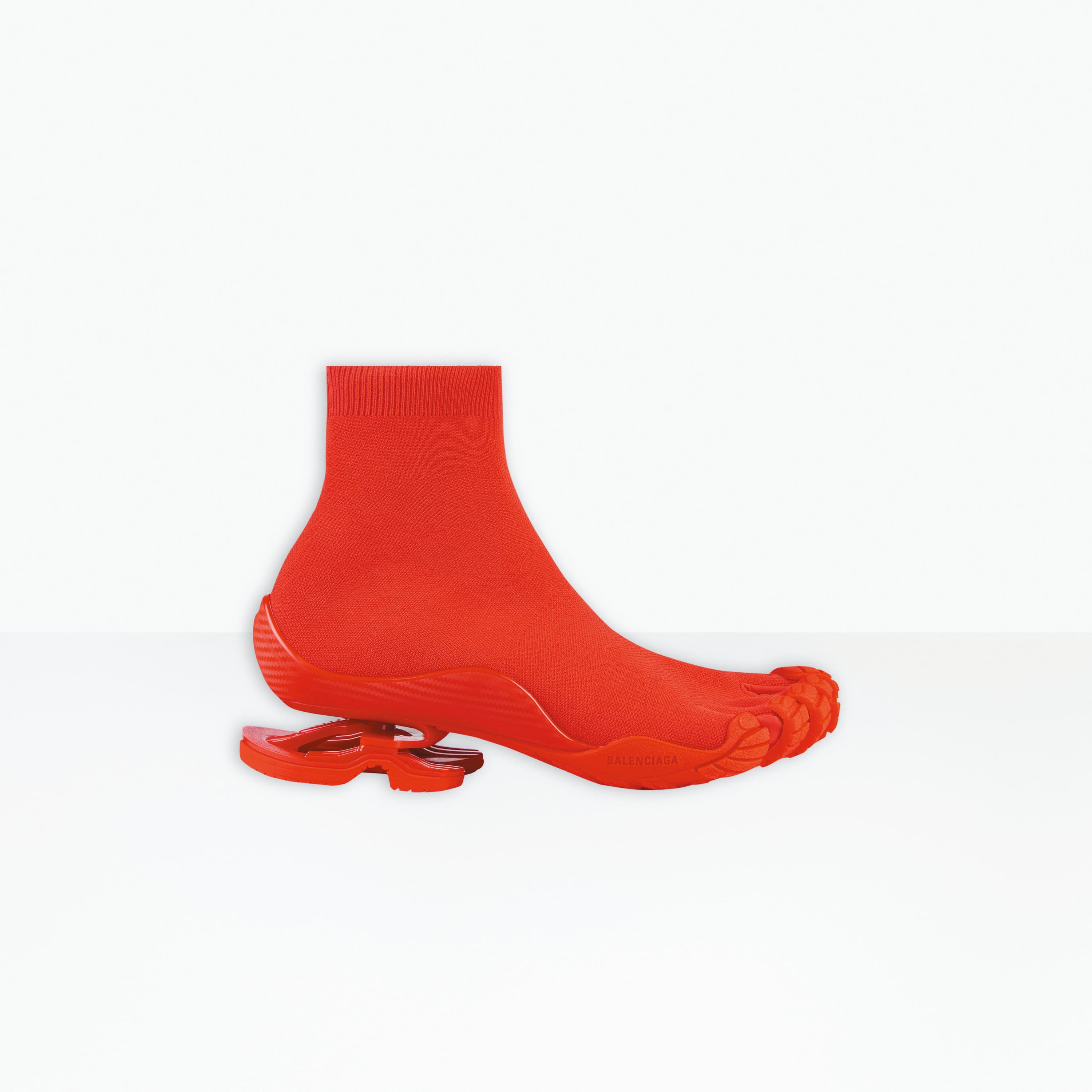 Toe High Top五趾彈力高跟運動靴，NT$45,900。（BALENCIAGA提供）