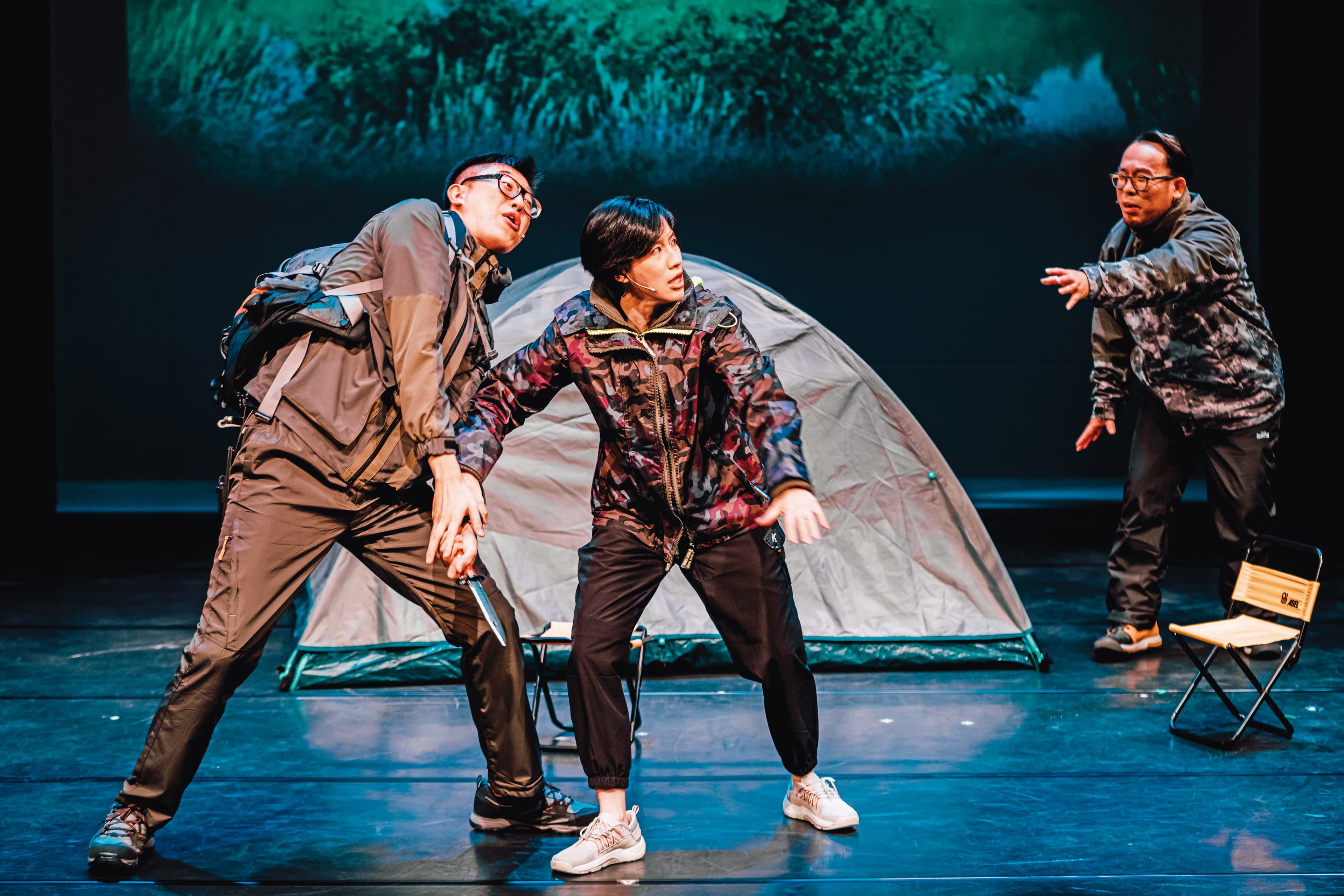 達康.come今年7月攜手喜劇演員哈利(中)在台中歌劇院演出新作《三口組》,門票開賣10分鐘便售磬。(達康.come提供)