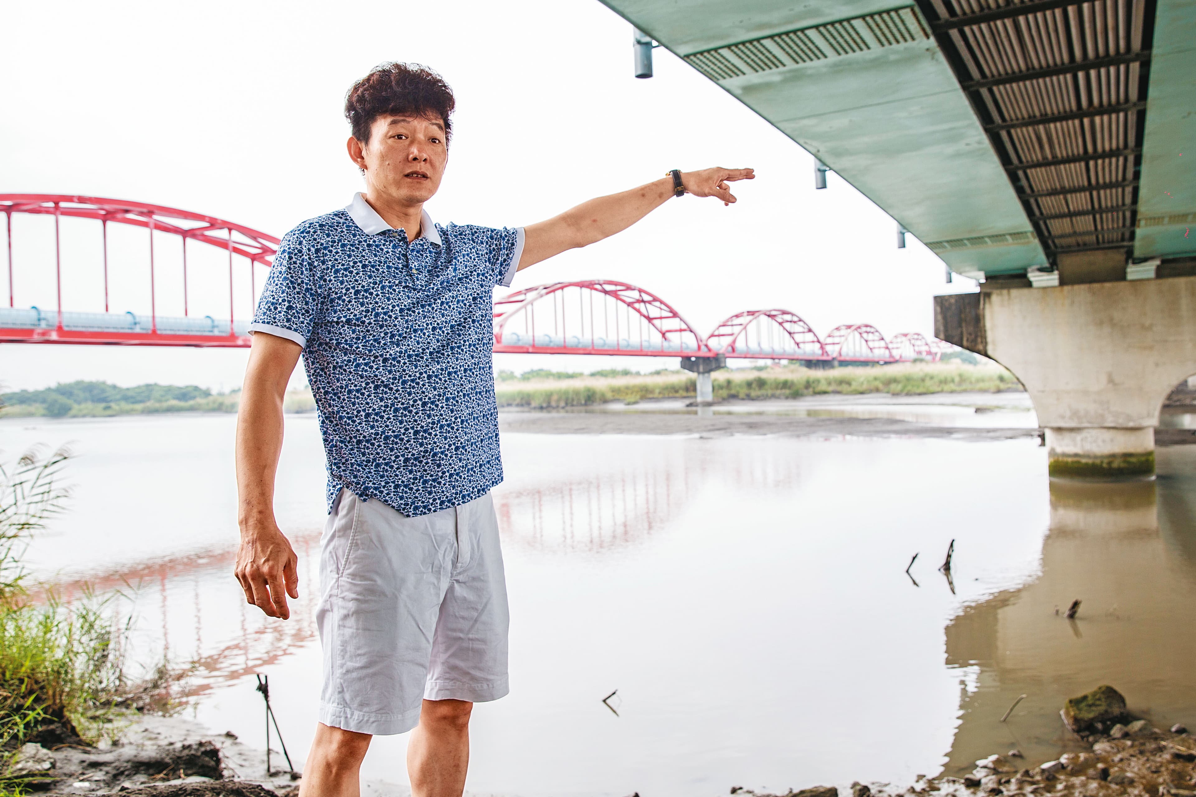 李建德回憶,八八風災當日深夜狂風暴雨,導致林邊溪潰堤。