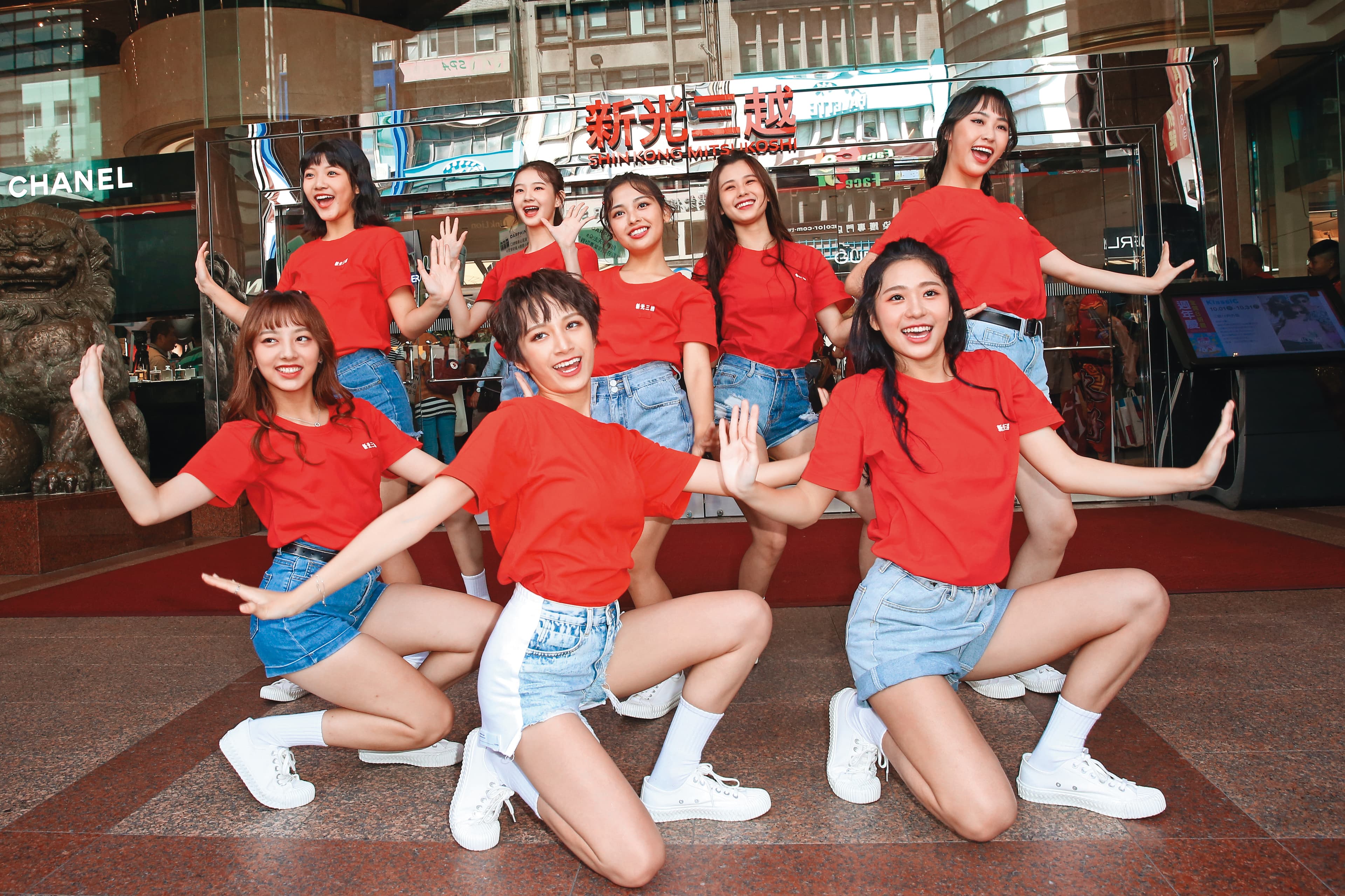 雖然尚未正式出道,但PINK FUN上月已經有活動演出。後排左起為陳思綾、羅珮含、心平、容容與彭聖恩,前排左起為巧瑜、以芯與Nicole。