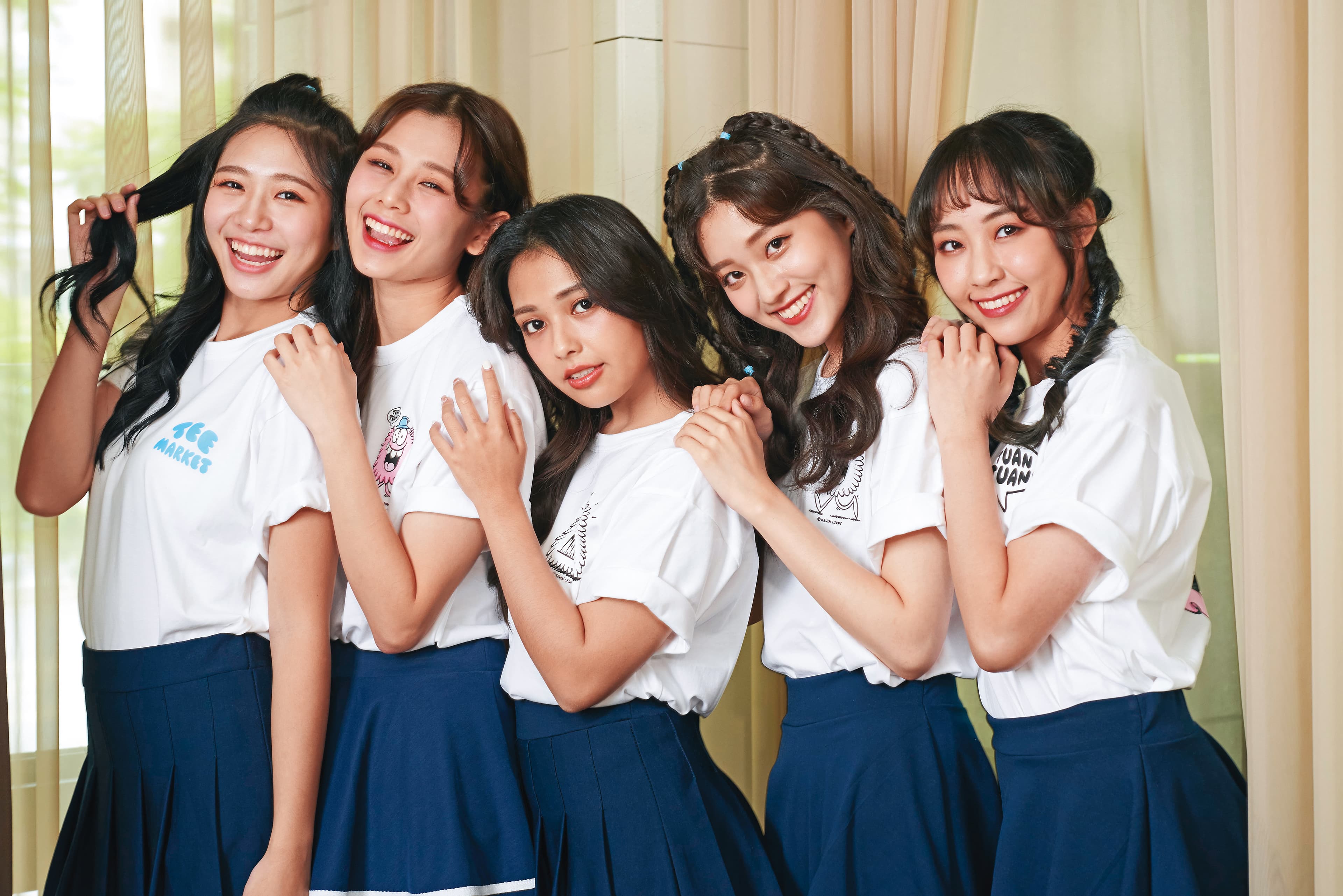 女團PINK FUN不只舞台上默契佳,私下更是無所不談的好姐妹。左起為Nicole、容容、心平、朵莉與彭聖恩。