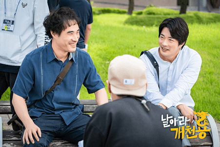 裴晟佑（左）和權相佑（右）將在《延遲的正義》展現不一樣的Bromance。（friDay影音提供）