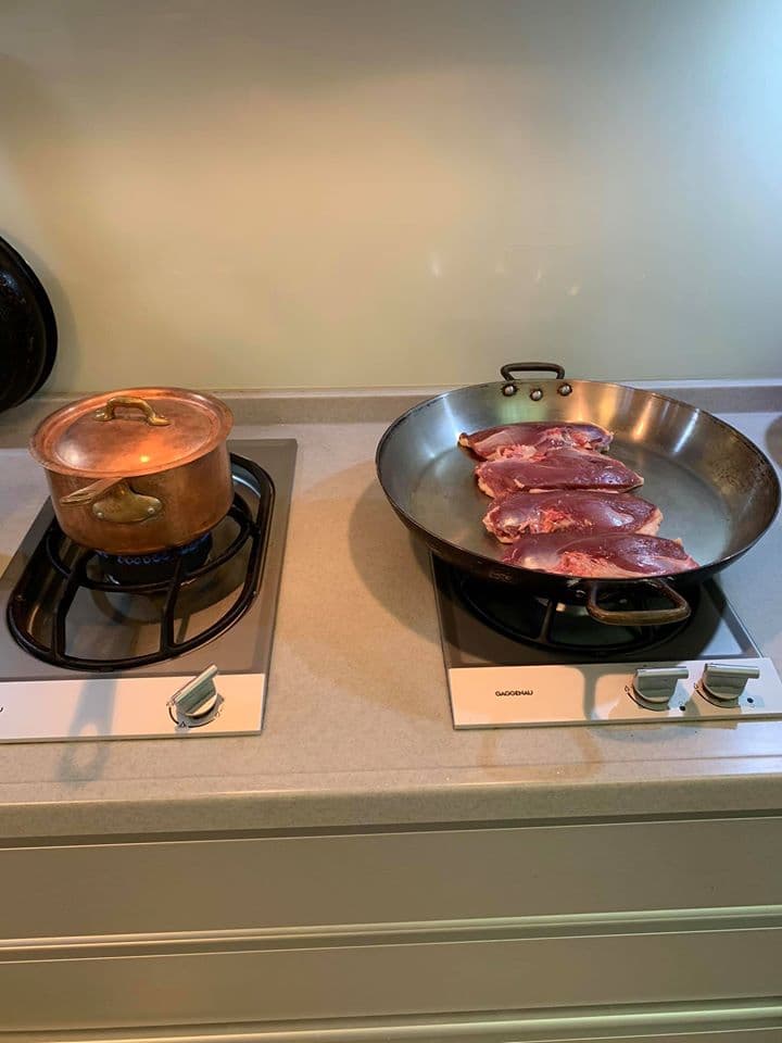 雙鍋同時作業。