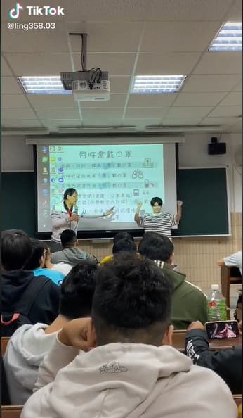 廖妹仔在導師時間上台跳舞，影片在TikTok受歡迎，累積觀看已超過4,500萬次。（伊林娛樂提供）