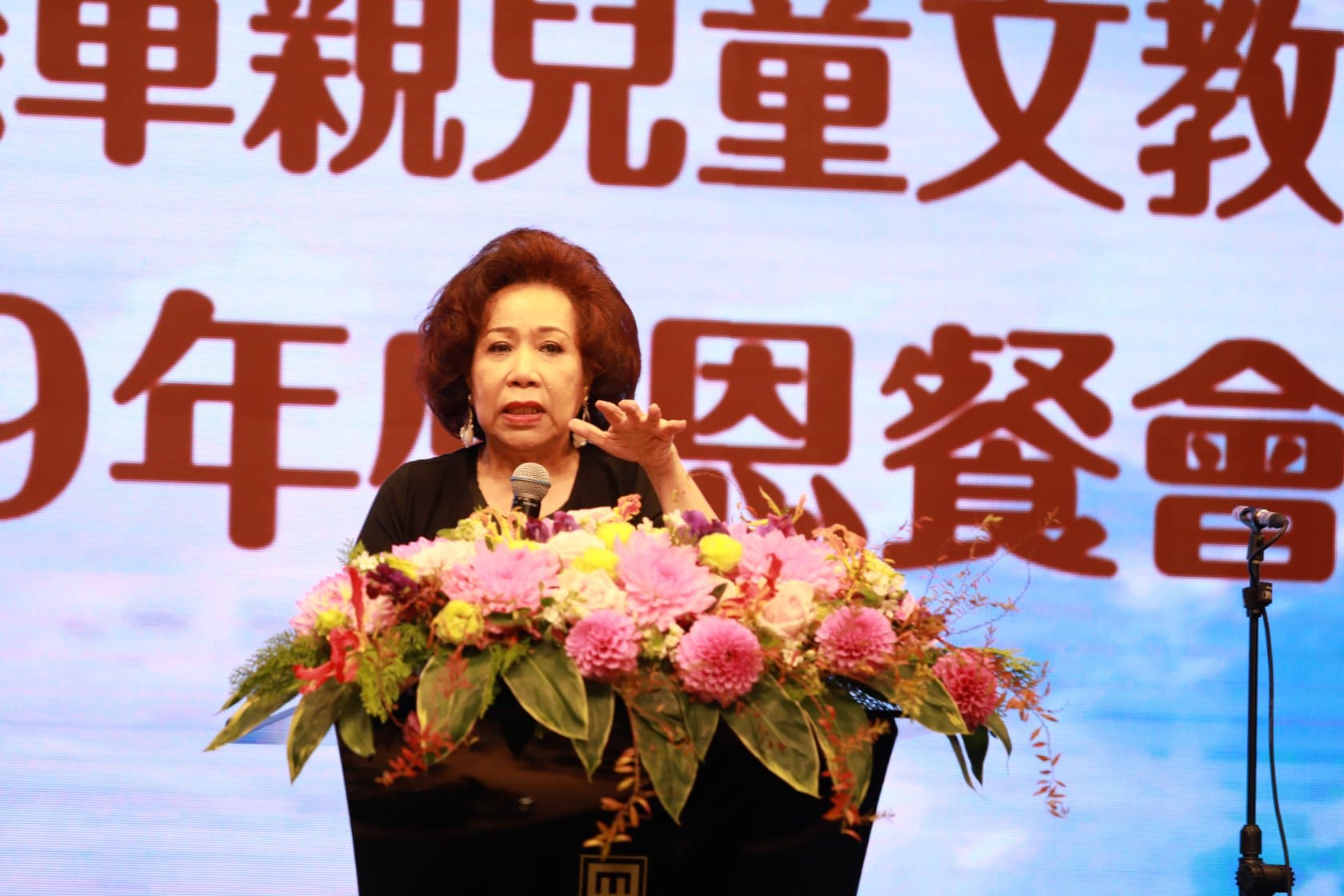 黃越綏在臉書呼籲立委應思考鞭刑。(翻攝自黃越綏臉書)