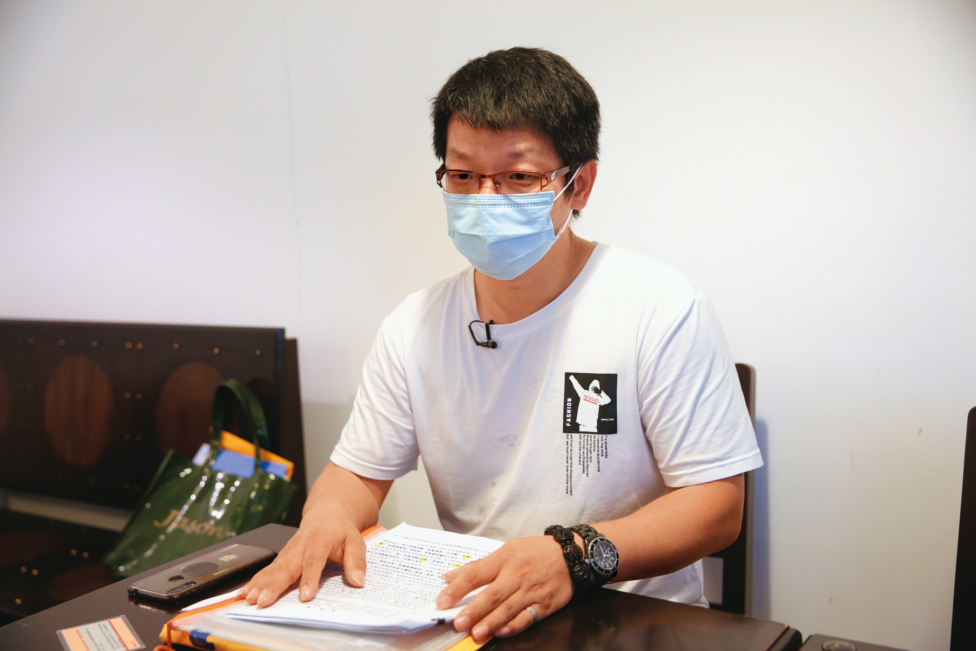 從祥暉集團離職的邱姓前員工,投訴該公司涉嫌偽造照服員證照,讓不符資格的員工從事照服工作。