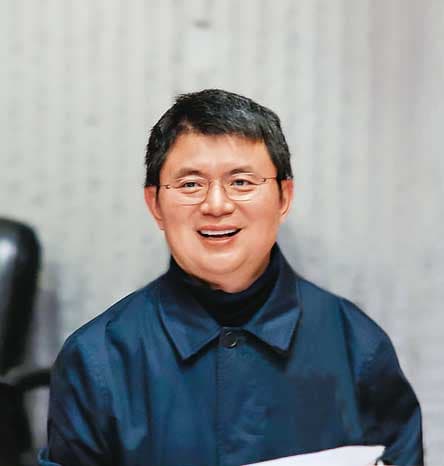 《胡潤百富》估計,肖建華的身價高達人民幣400億元(約新台幣1,700億元),曾叱吒中國商場。(翻攝香港中文大學網站)