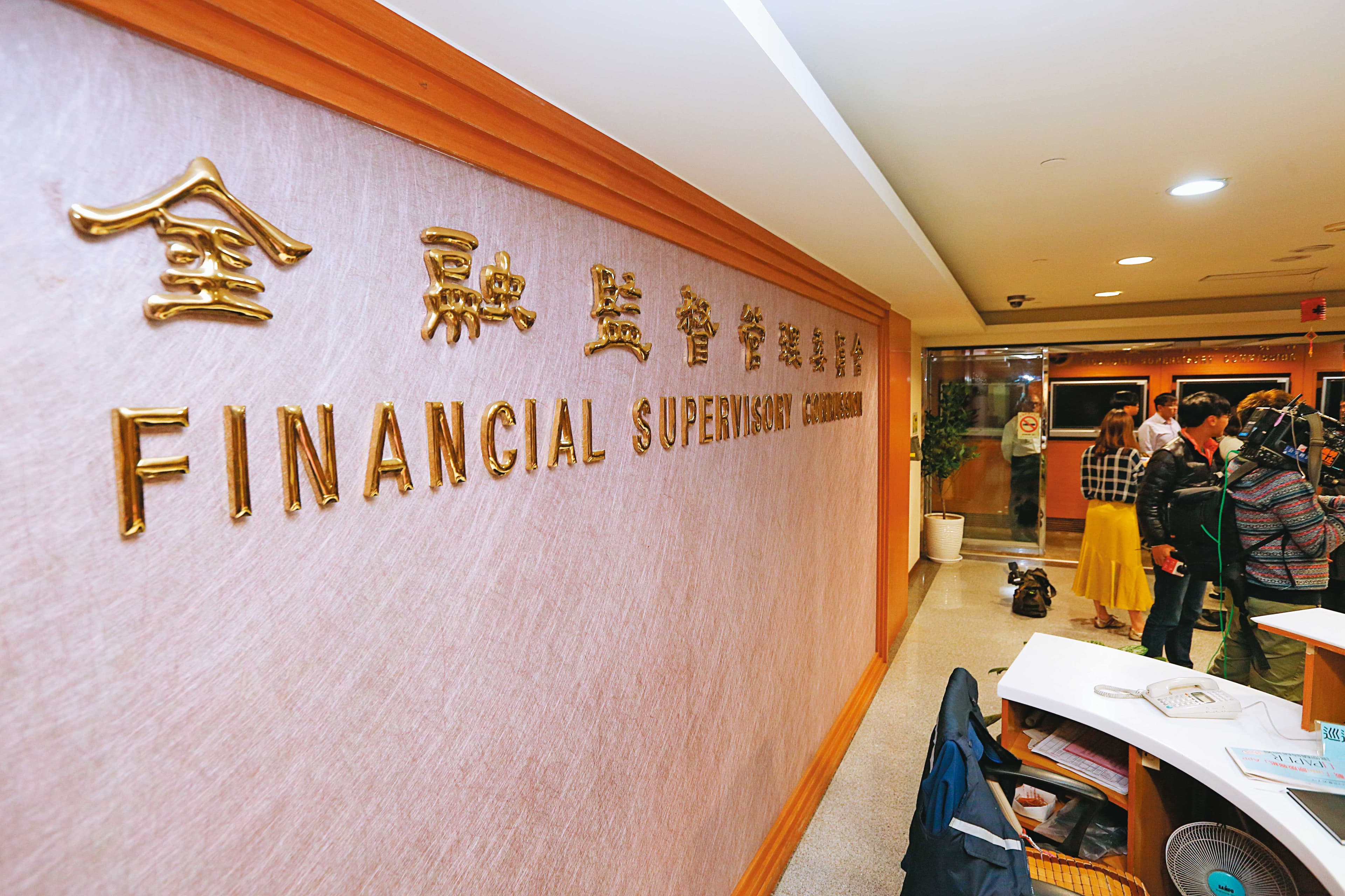 上市櫃公司若有中資未依法申報買進股票,偽裝成外資介入經營權擾亂金融秩序,金管會將依法辦理。