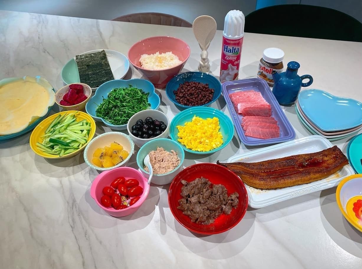 福原愛分享生日餐桌上的料理,和公公、婆婆、老公及孩子們一起舉辦壽司、可麗餅趴。(翻攝自福原愛臉書)