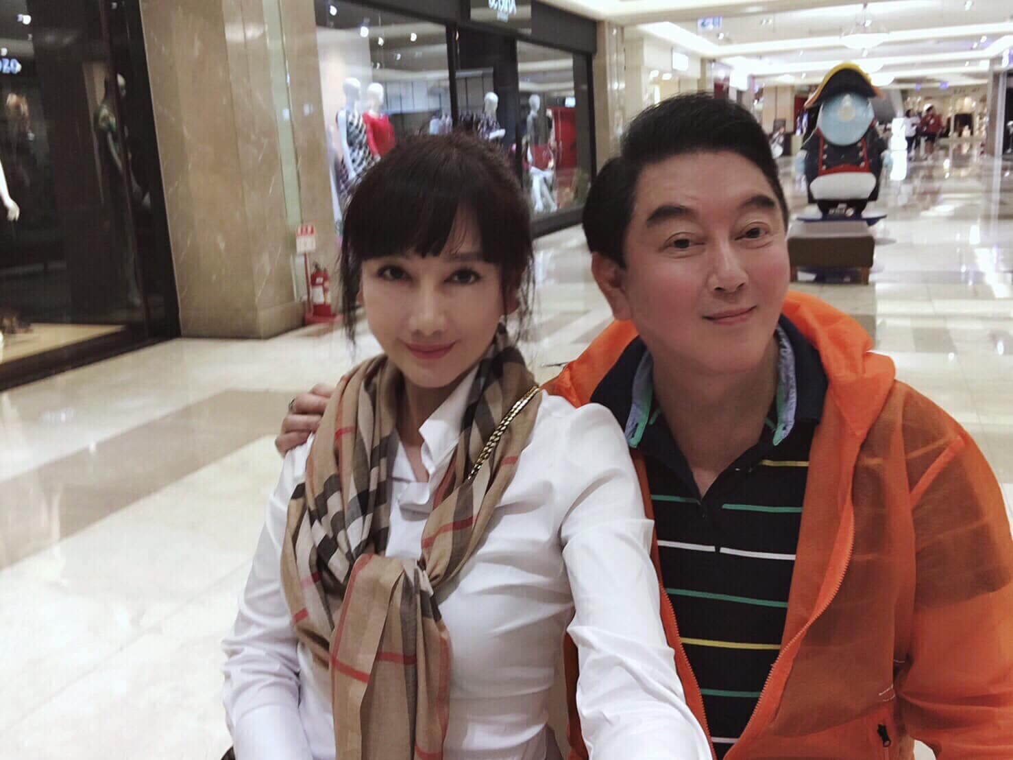 高國華(右)和陳子璇(左)喜歡曬恩愛,但今年起逐漸少看到2人合照。(翻攝高國華臉書)