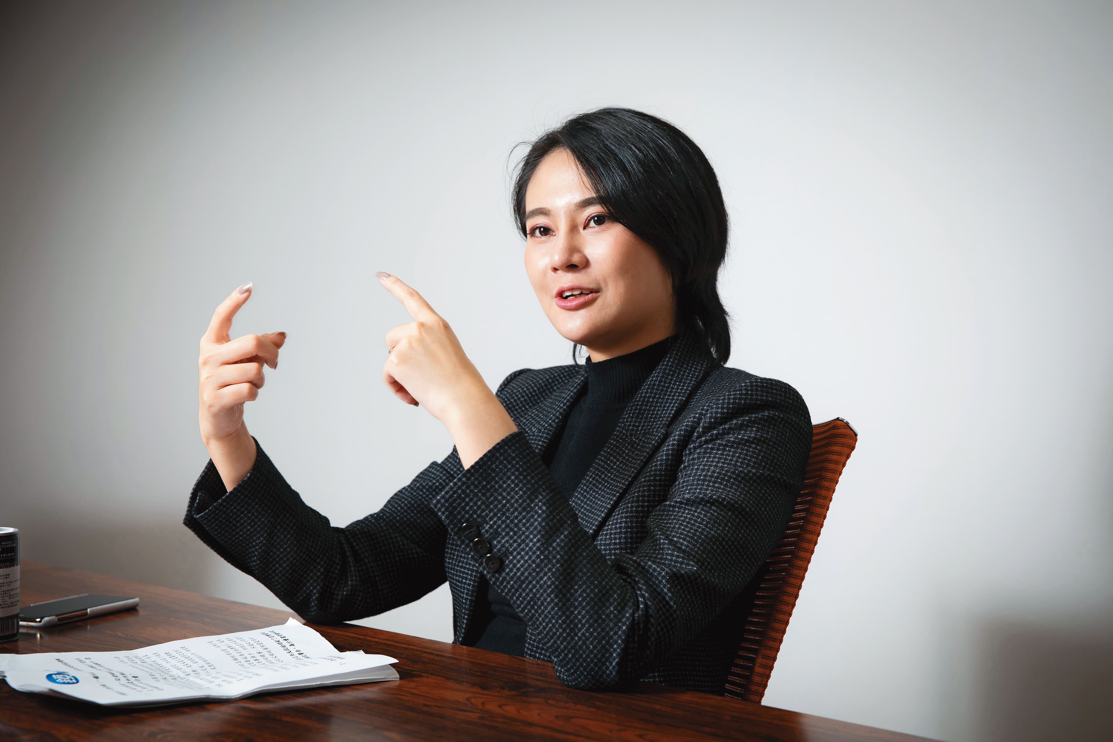 近來賴品妤和苗栗縣議員曾玟學的戀情受媒體關注,她坦言自己雖然不喜歡、卻也不擔心表現被因此掩蓋。