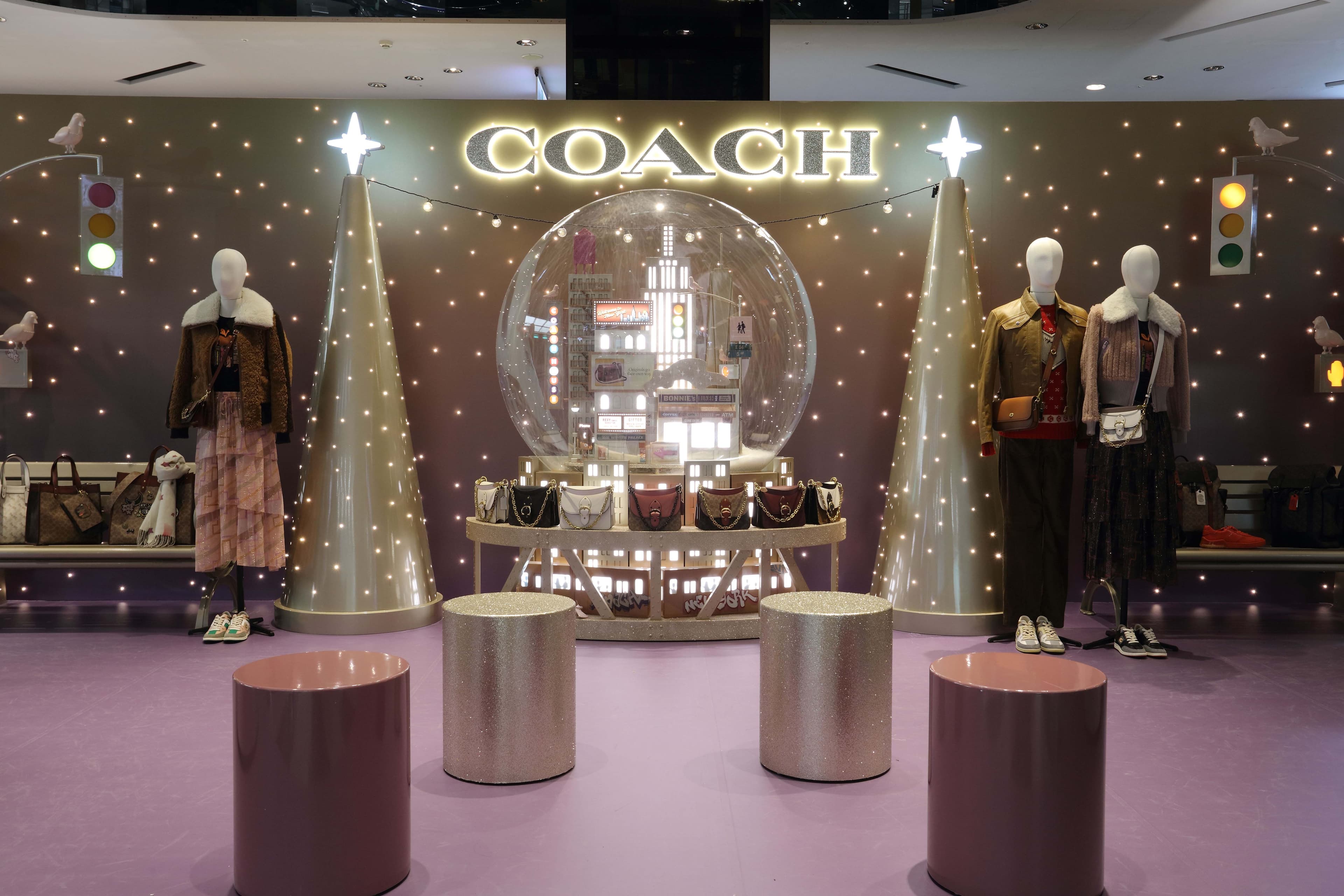 COACH全球唯一Holiday限定主題快閃店，在新光三越A11開幕。（COACH提供）