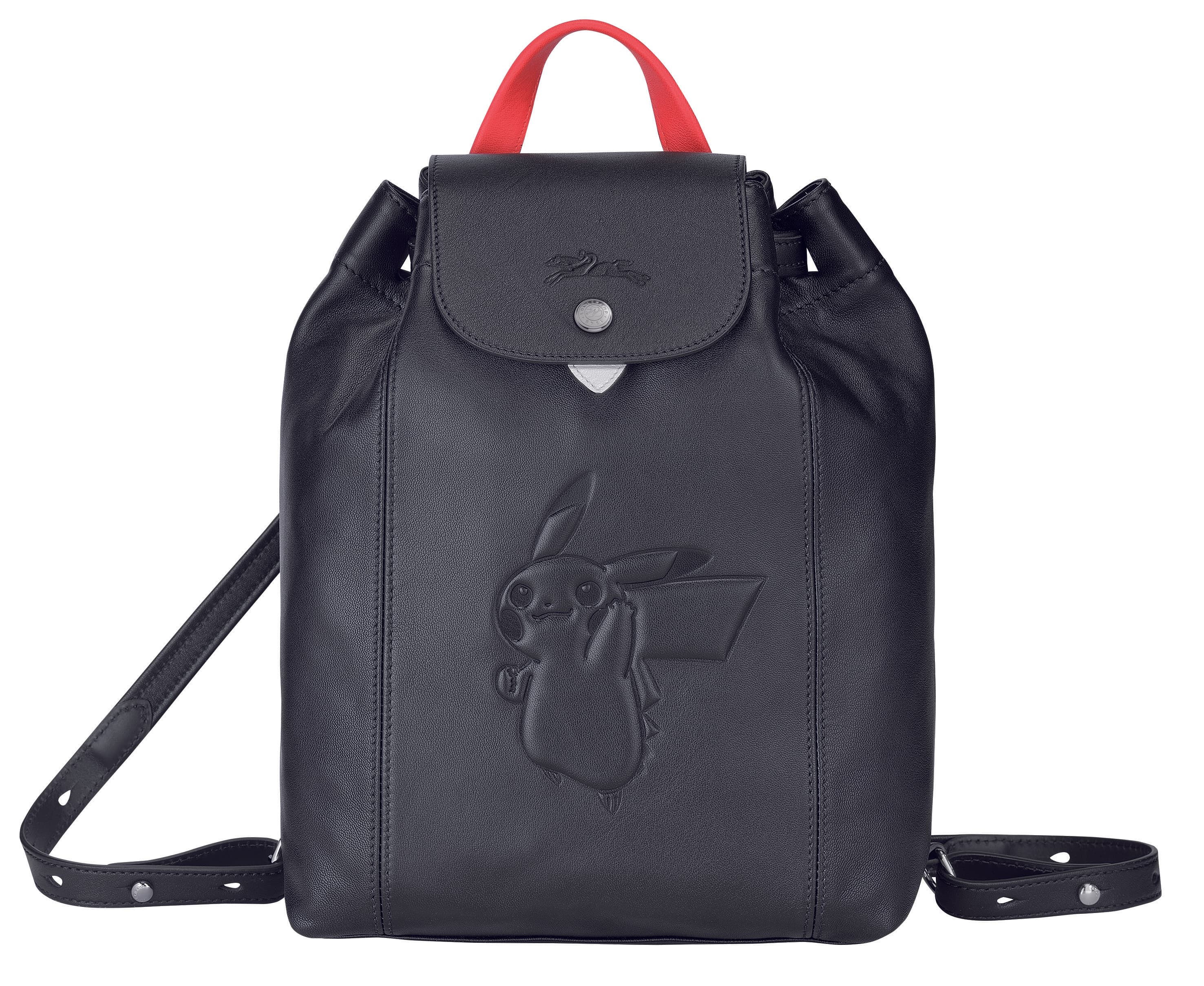 LONGCHAMP x Pokémon聯名系列Le Pliage黑色後背包。NT$23,200(LONGCHAMP提供)