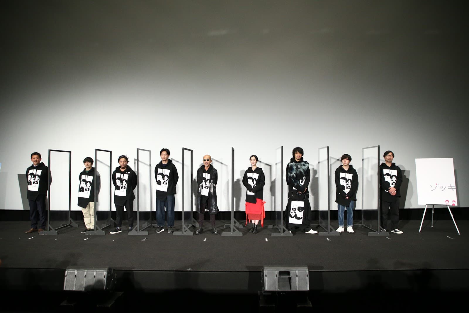 《反正我就廢》3名導演和原著漫畫家、編劇率領演員一起登台。（2020 TIFF提供）
