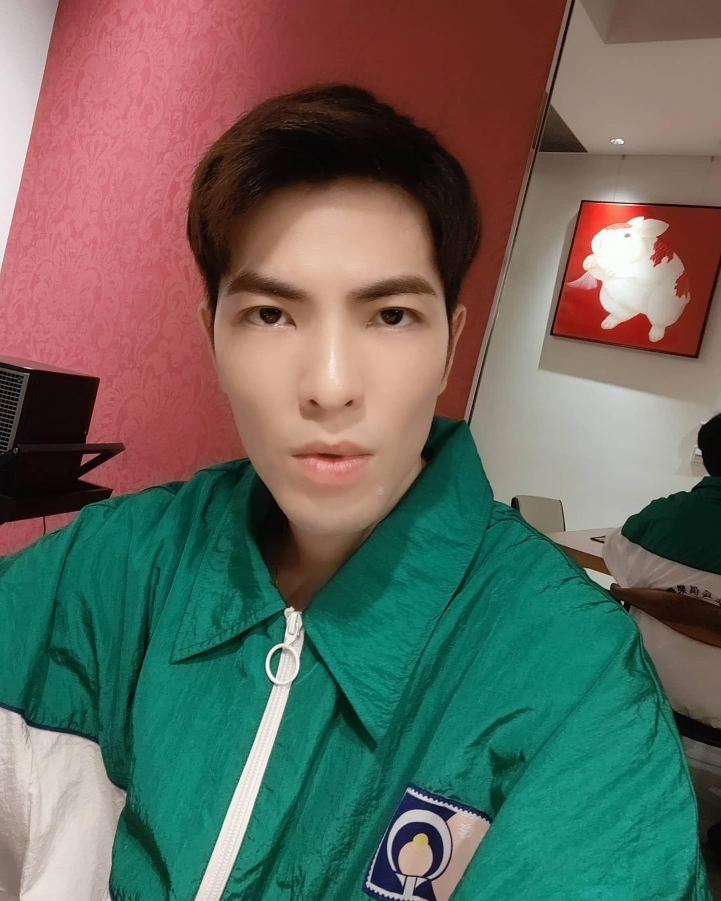 蕭敬騰自曝從小個性叛逆，一天到晚打架，是個小壞蛋。（翻攝蕭敬騰臉書）