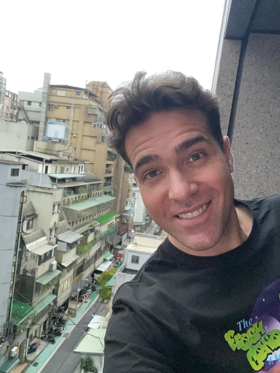 「魅影」強納森羅克茅斯(Jonathan Roxmouth)說隔離完第一件事:「走出去買杯咖啡」。(寬宏藝術提供)