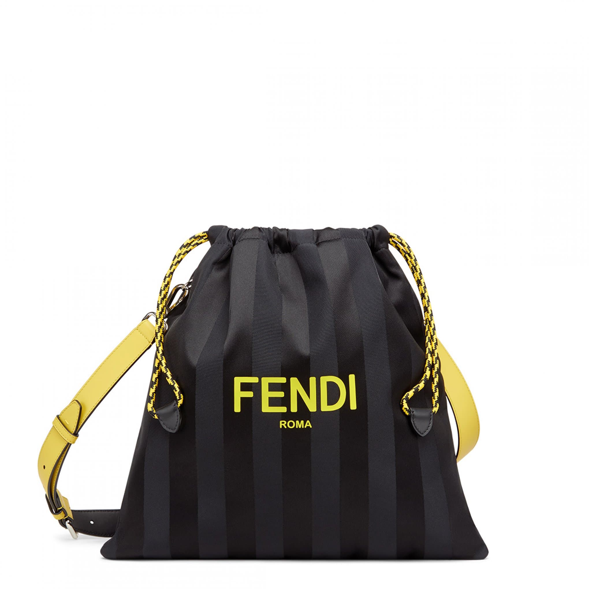 FENDI Packaging中款尼龍束口包。NT$40,900。(FENDI提供)