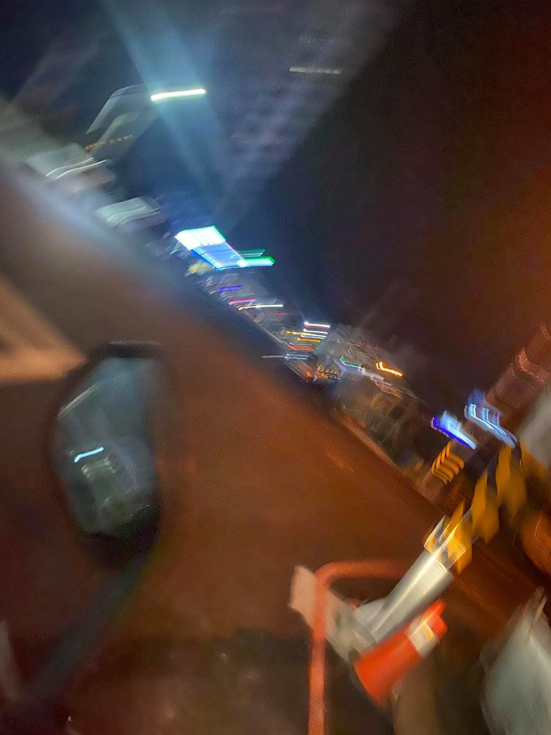 曾玟學遭警方攔下盤查後,趕緊去拍要視察處,卻因緊張使畫面一片模糊。(翻攝自曾玟學臉書)
