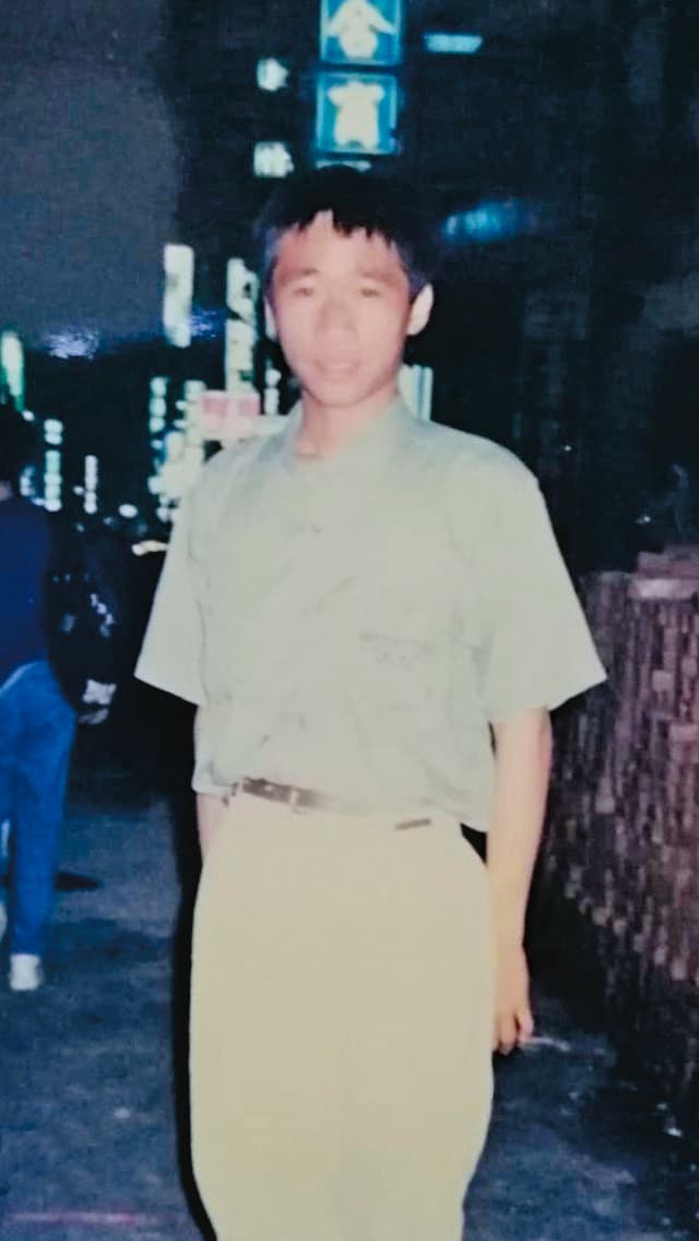 周子飛青少年時期已能與人溝通、表達無礙,常和同學一起出去玩,接觸不同刺激。(劉吉榮提供)