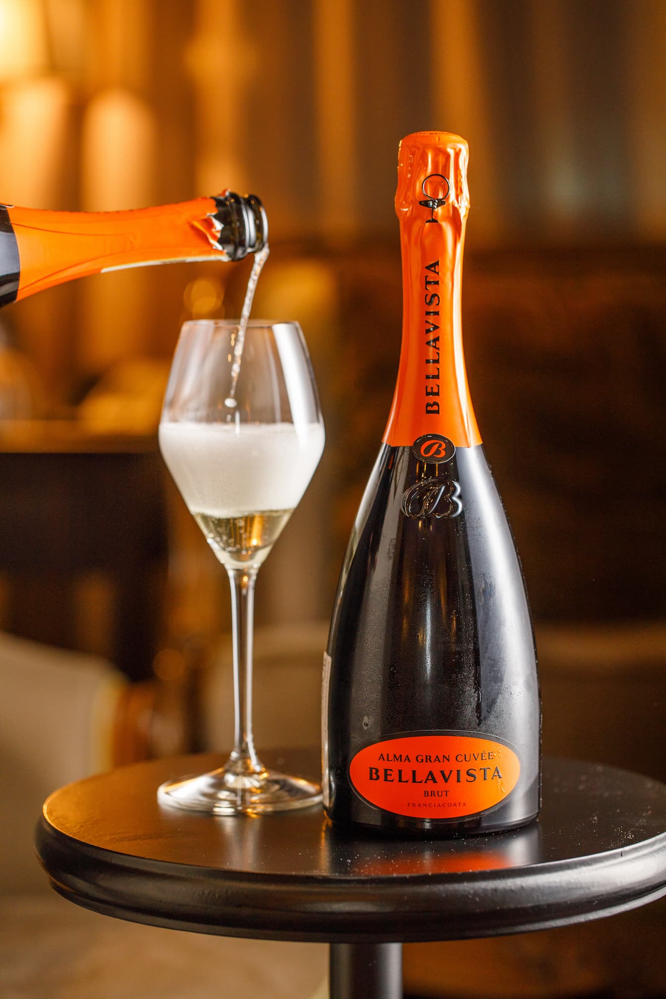 搭配開胃小點與前菜的「BELLAVISTA Alma Gran Cuvee Brut」是以香檳法製作的義大利頂級氣泡酒。(3,680元/瓶,不在餐酒搭選擇中)
