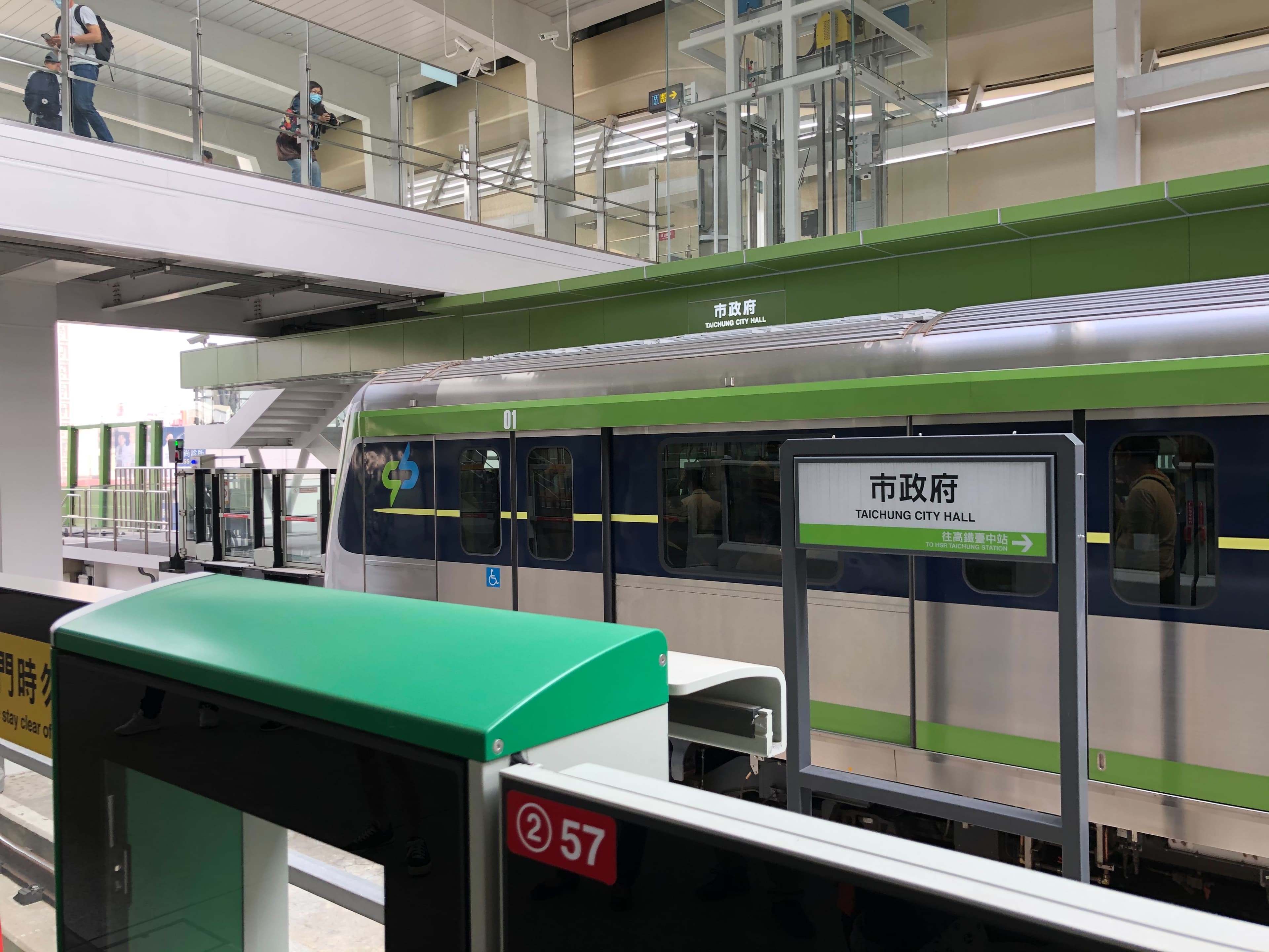 台中邁向捷運時代,自16日起免費試營運一個月。