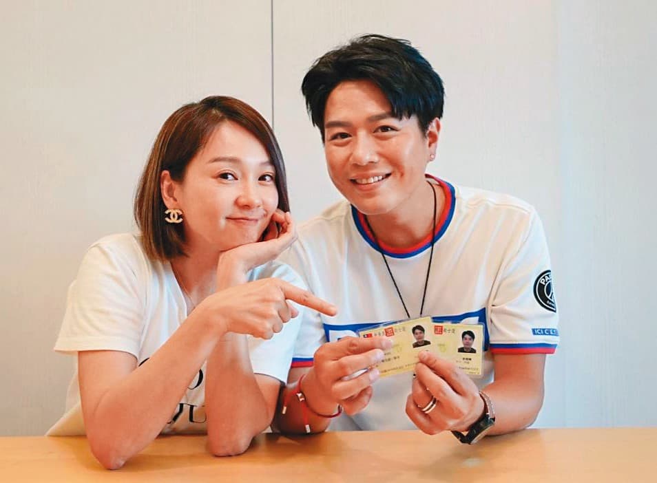李易(右)喜歡烹飪,六月也鼓勵他考取料理相關的證照。(翻攝自李易臉書)