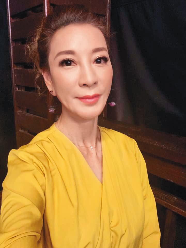 楊繡惠除了因為年紀關係、對方家人反對而跟小男友情變,距離也是其中分手因素。(翻攝楊繡惠臉書)