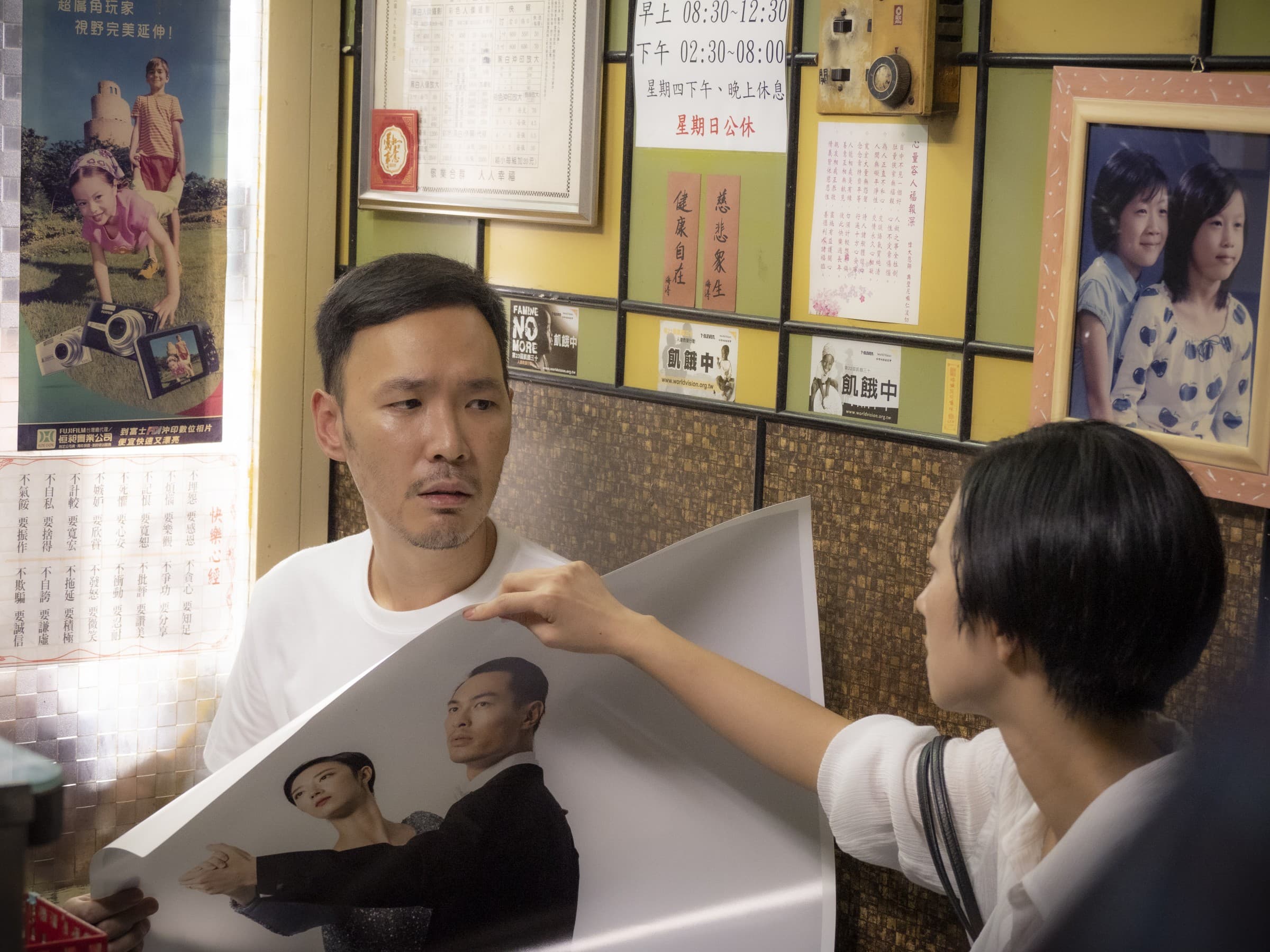 張少懷飾演的照相館老闆可說是片中桂綸鎂與楊祐寧的媒人,演出中規中矩,並入圍了男配角獎項。(甲上提供)