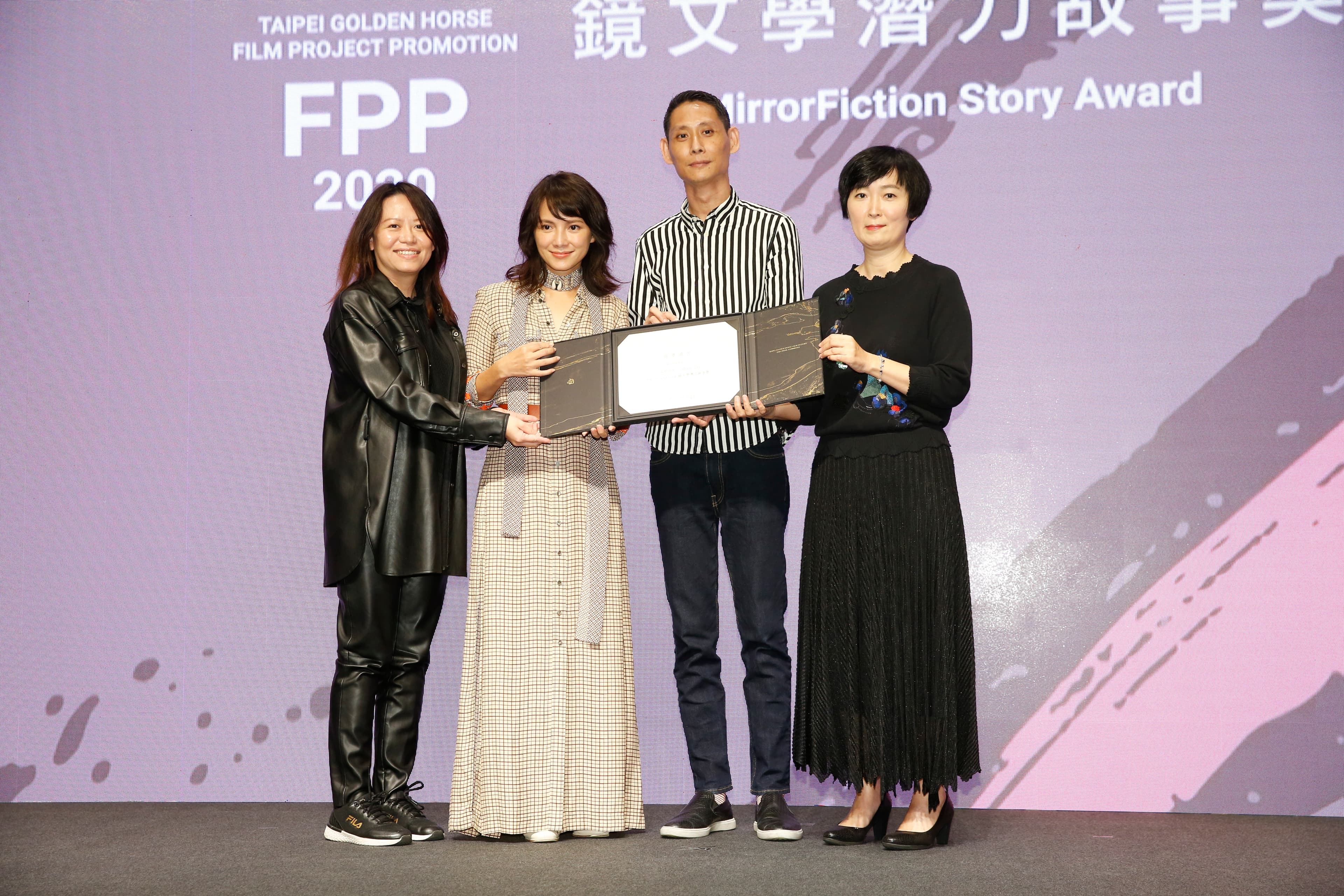 李心潔(左2)監製的《富都青年》抱走鏡文學潛力故事獎及FPP前瞻視野獎。