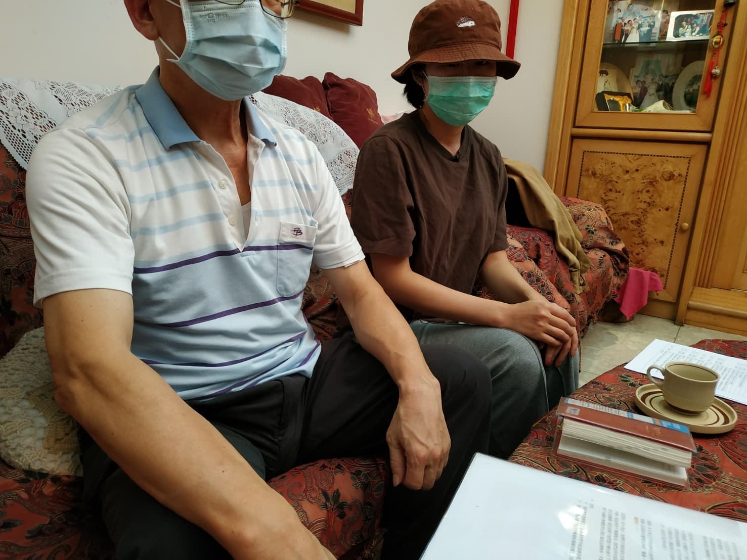 死者父親、妹妹出面受訪，認為姊姊被婆婆的言語霸凌逼死。