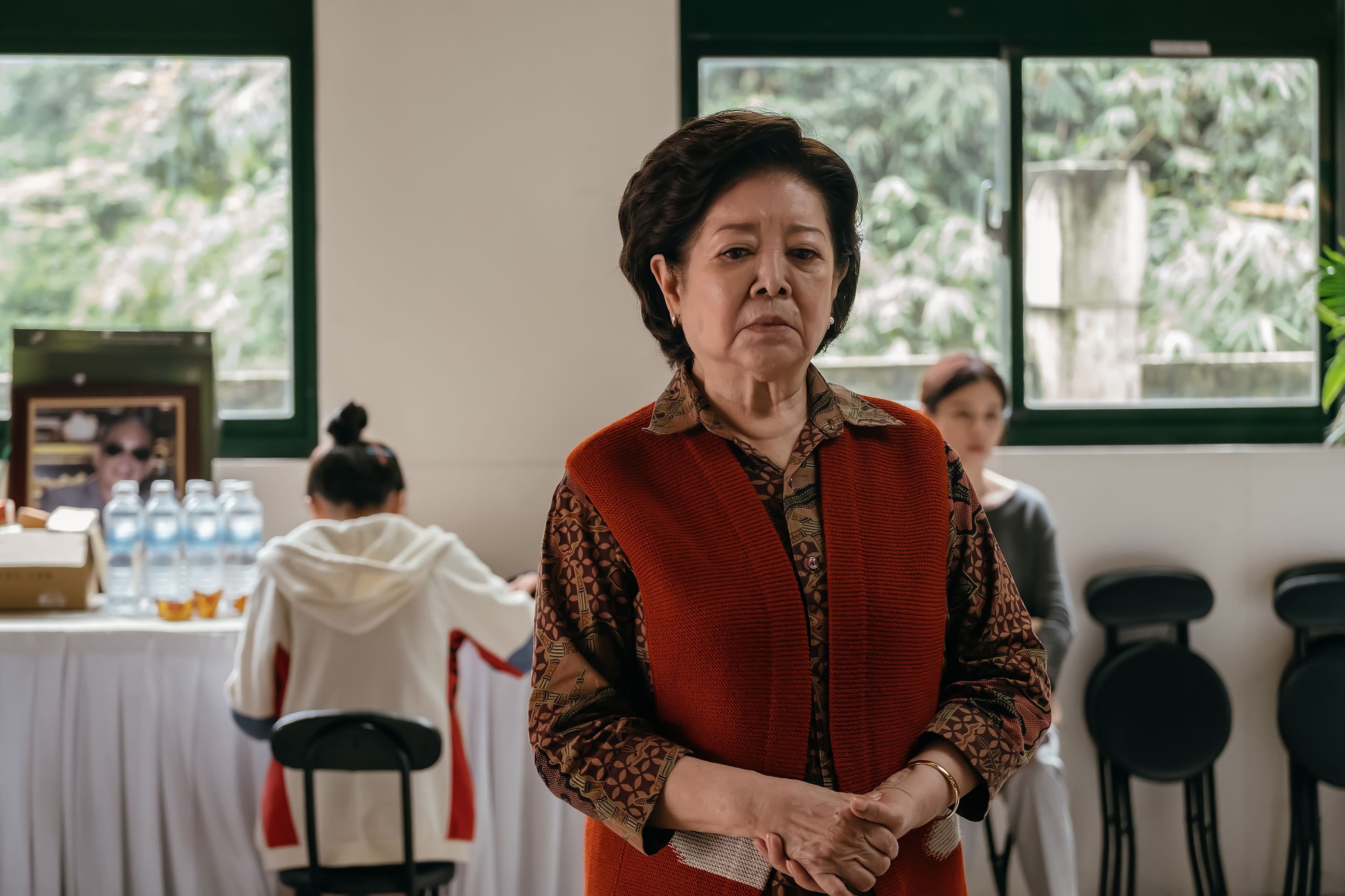 《孤味》裡對於無緣的丈夫始終放不下,陳淑芳演活這位執著於感情,也有著怨懟的阿嬤,她的演出更是逼哭無數觀眾。(威視提供)