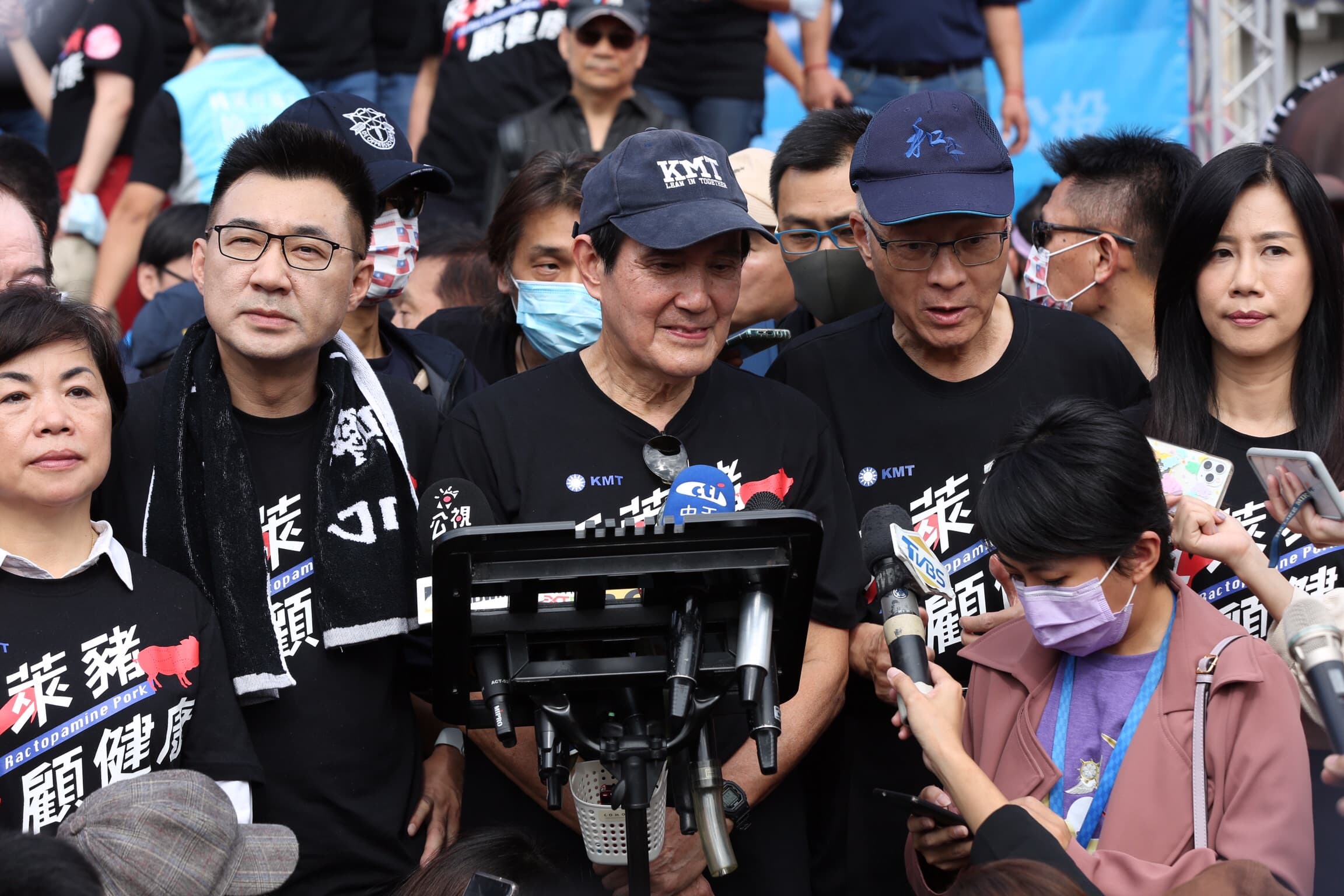面對現場記者的提問,馬英九僅簡短回應,「我不太了解,我們有那麼多政策是錯的嗎?」