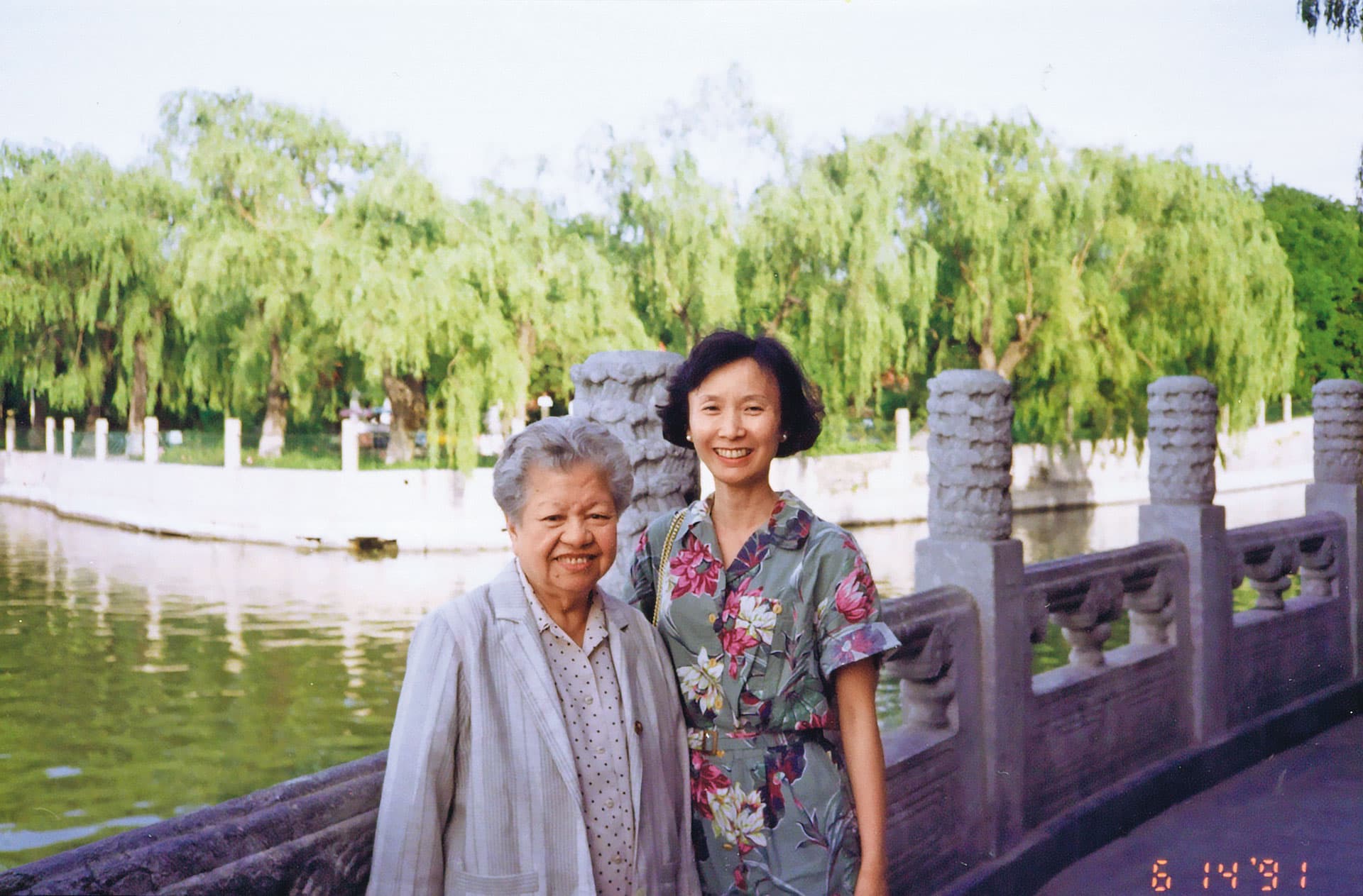 與婆婆林富香(左)的好交情,張杏如(右)形容自己是嫁入「好」門。(張杏如提供)